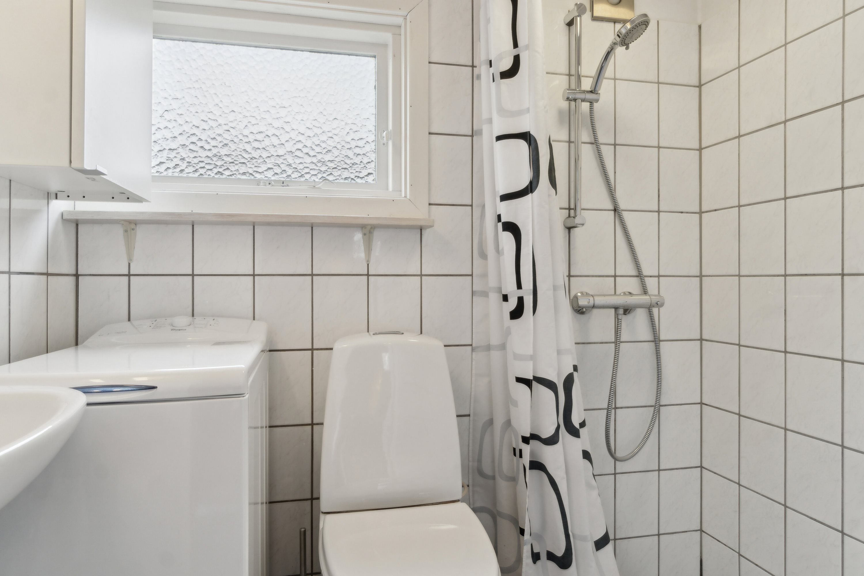 Fremhævet badeværelse billede i fuldskærmstilstand. Billede af C.A. Nielsensvej 31, Ølsted Strandhuse, 3310 Ølsted