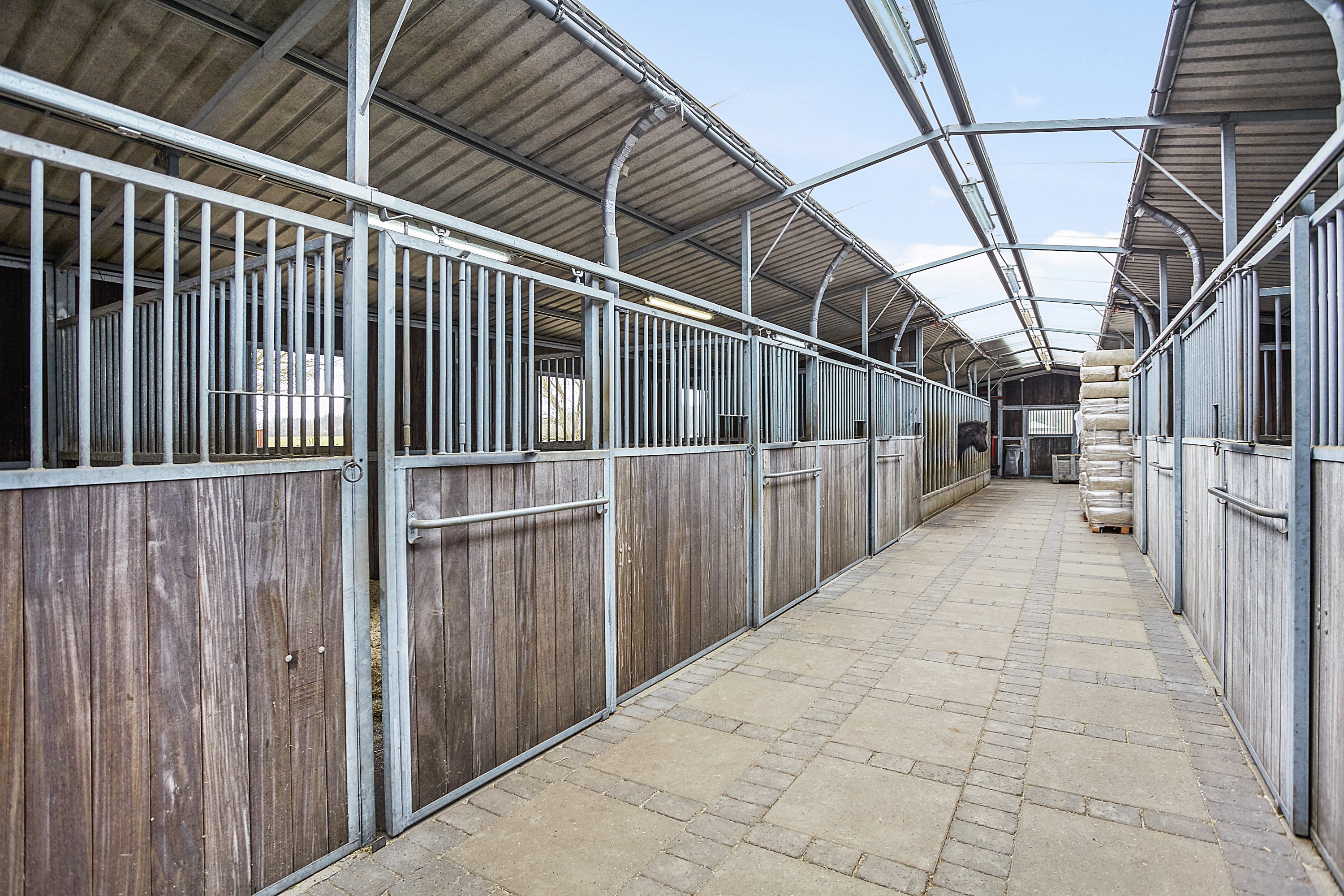 Fremhævet stald billede i fuldskærmstilstand. Billede af Frederikslystvej 75, Eriknauer, 8723 Løsning