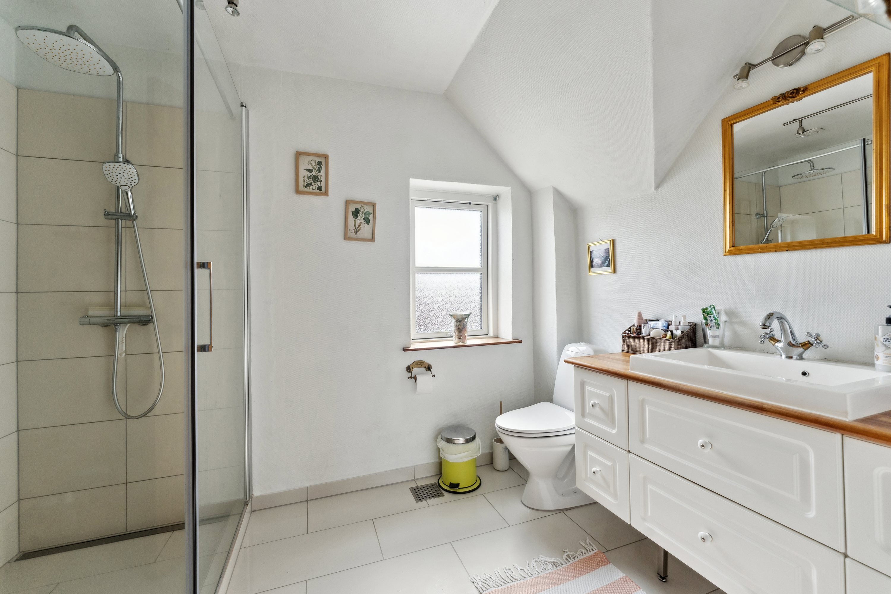 Fremhævet badeværelse billede i fuldskærmstilstand. Billede af Tjærbyvej 52, 8930 Randers NØ