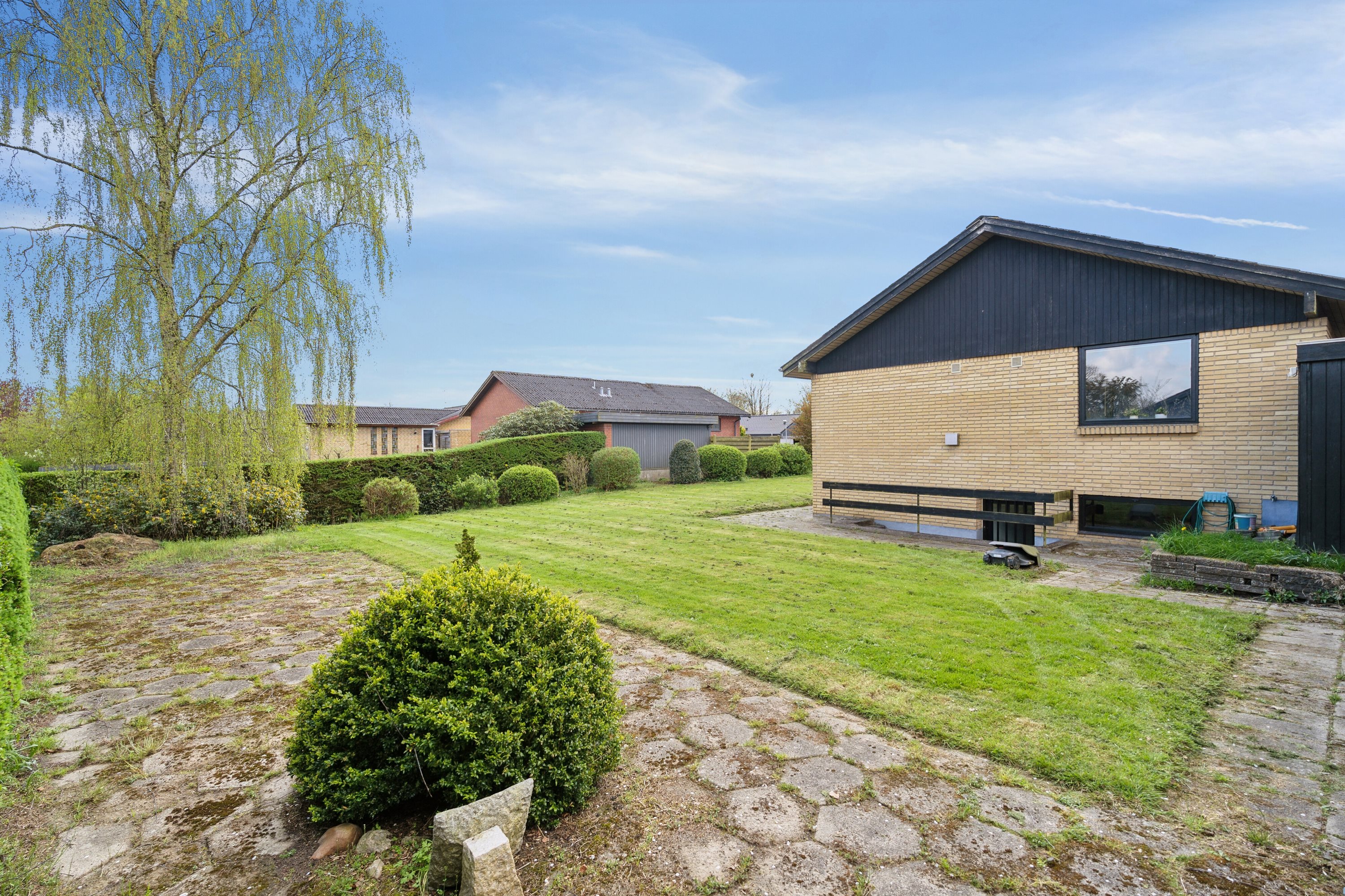 Fremhævet set fra haven billede i fuldskærmstilstand. Billede af Vestervangen 15, 8620 Kjellerup