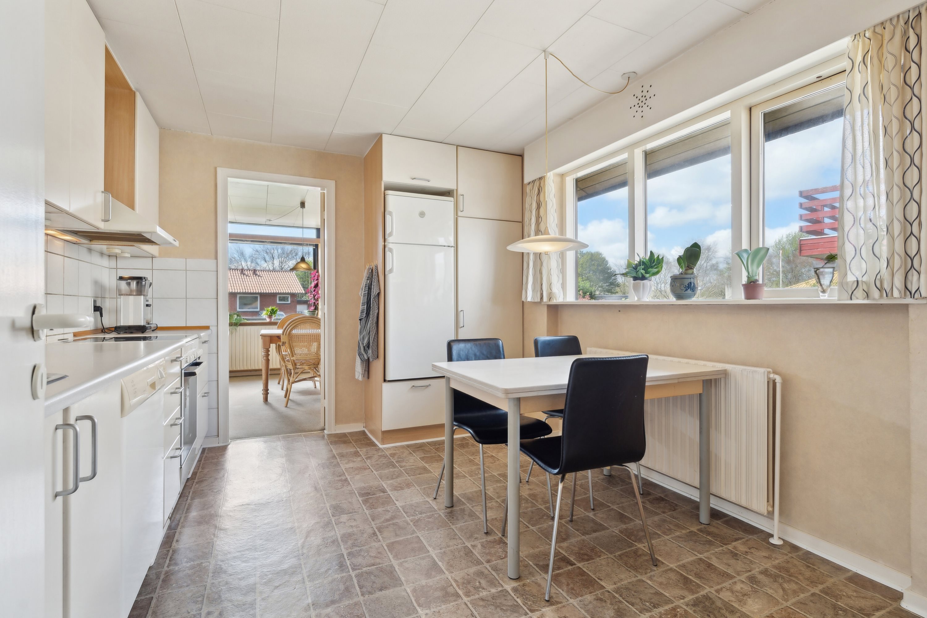 Fremhævet køkken billede i fuldskærmstilstand. Billede af Vestervangen 15, 8620 Kjellerup