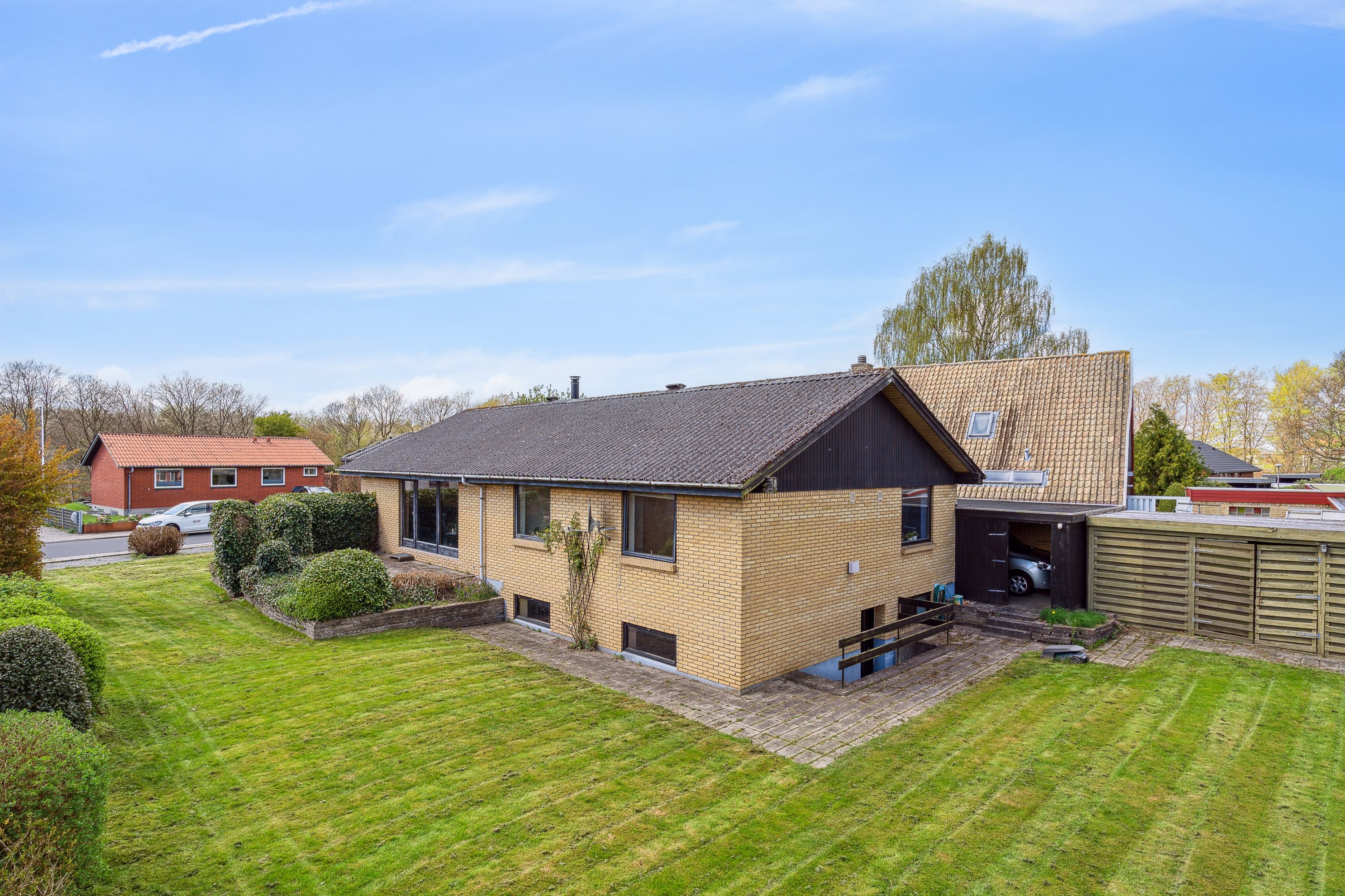 Miniaturebillede 1: set fra haven. Billede af Vestervangen 15, 8620 Kjellerup