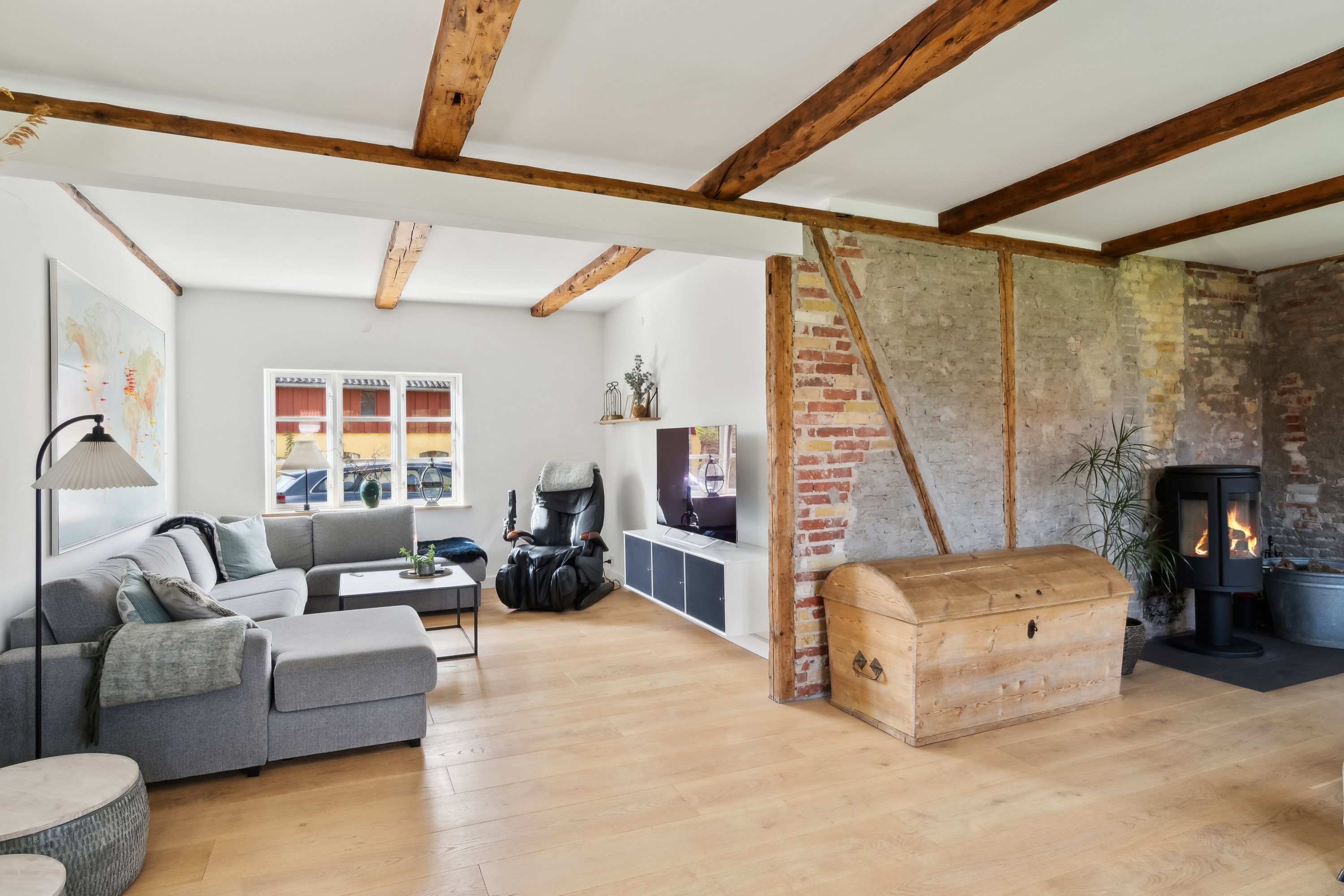 Fremhævet stue billede i fuldskærmstilstand. Billede af Møllebakken 9, 4581 Rørvig