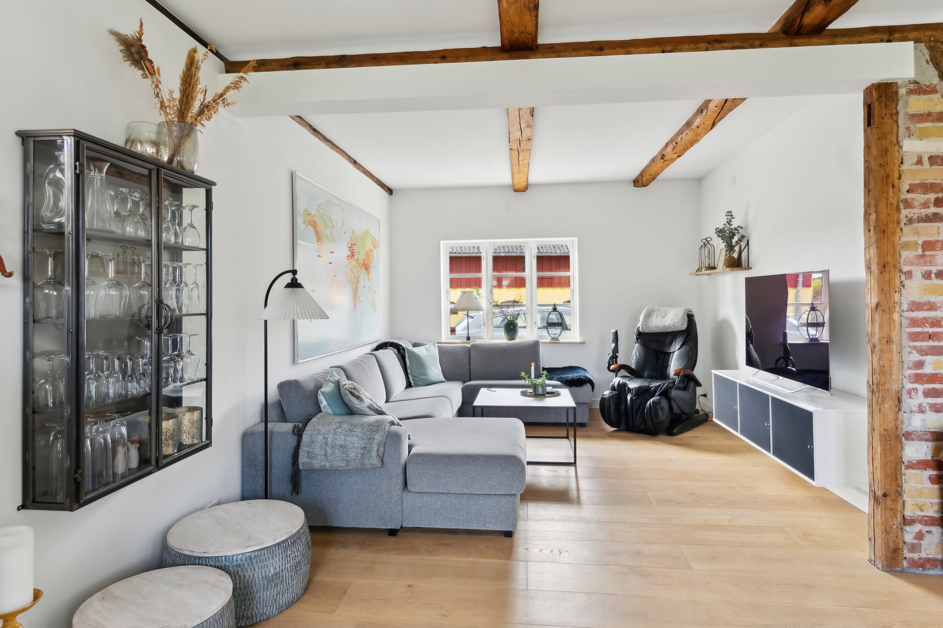 Fremhævet stue billede i fuldskærmstilstand. Billede af Møllebakken 9, 4581 Rørvig