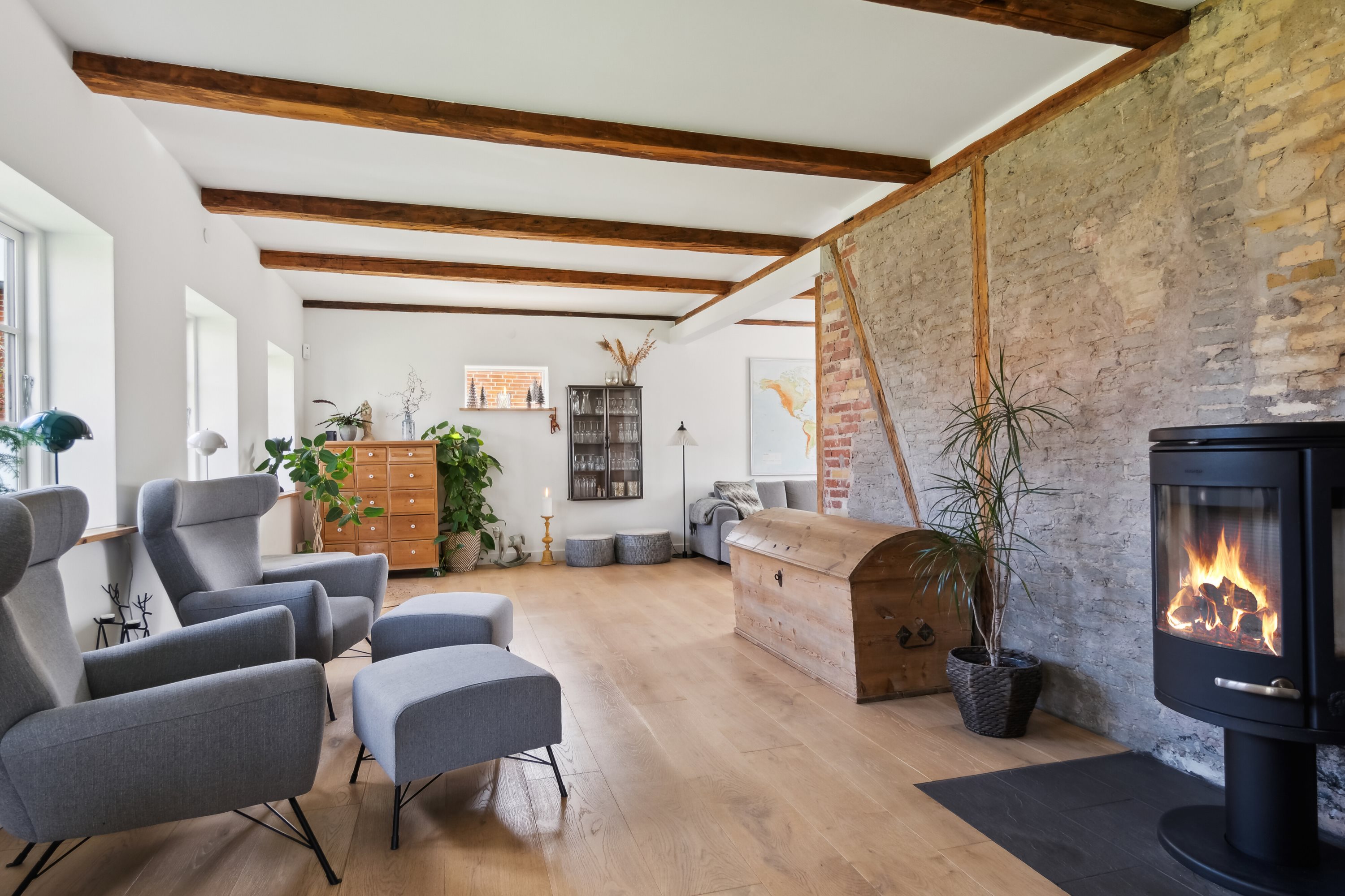 Fremhævet pejsestue billede i fuldskærmstilstand. Billede af Møllebakken 9, 4581 Rørvig