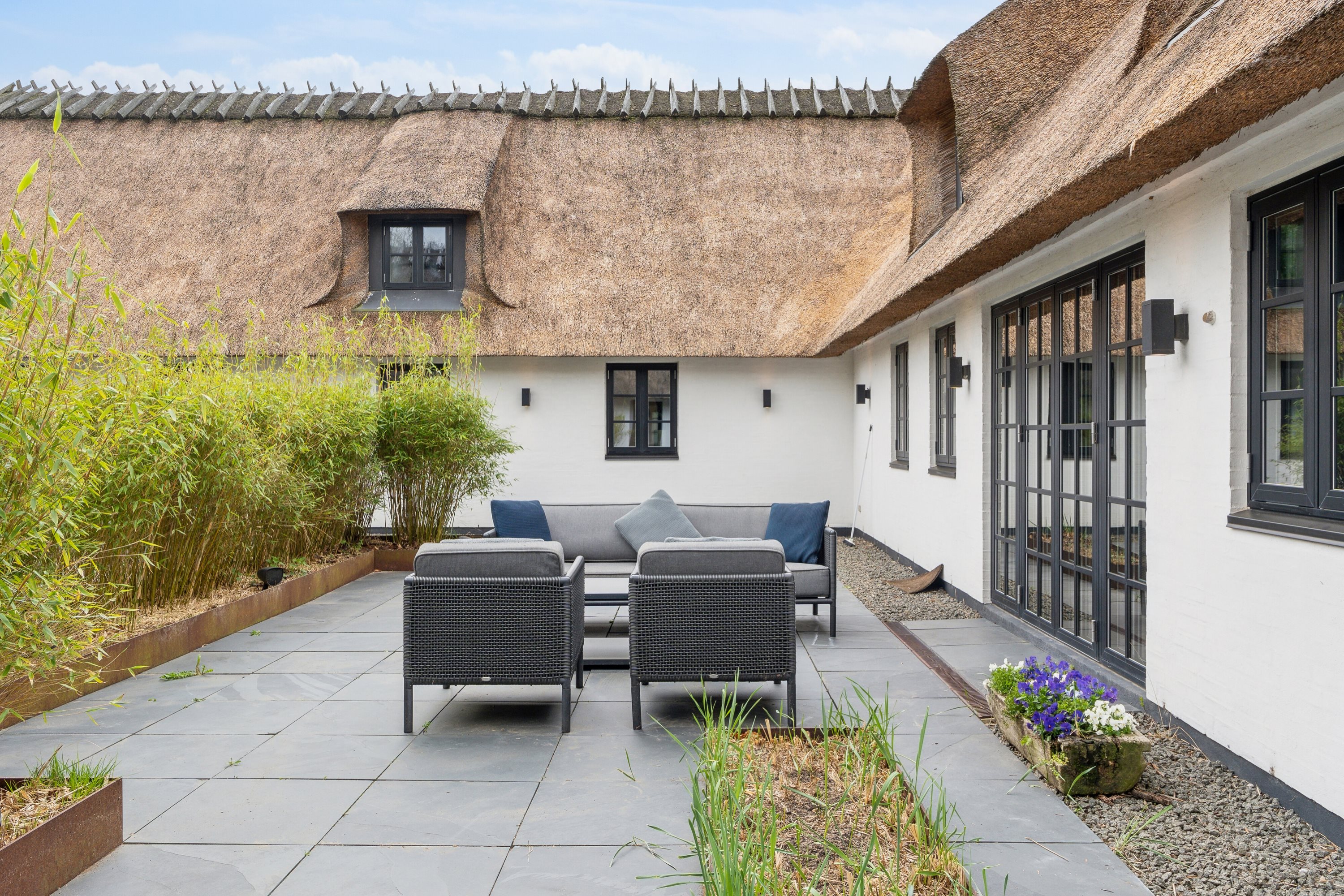 Fremhævet terrasse billede i fuldskærmstilstand. Billede af Vejrupvej 53, Vejrup, 5464 Brenderup Fyn