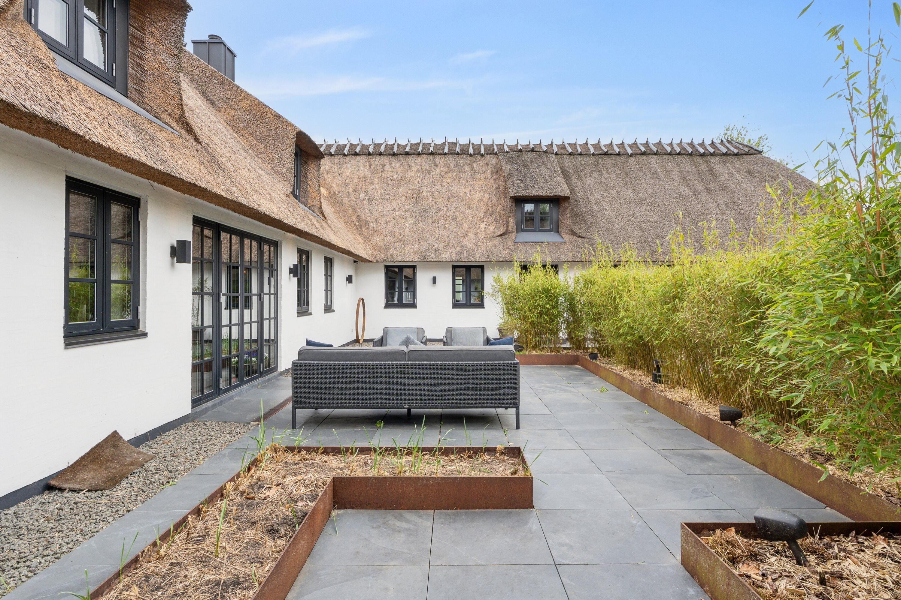 Fremhævet terrasse billede i fuldskærmstilstand. Billede af Vejrupvej 53, Vejrup, 5464 Brenderup Fyn