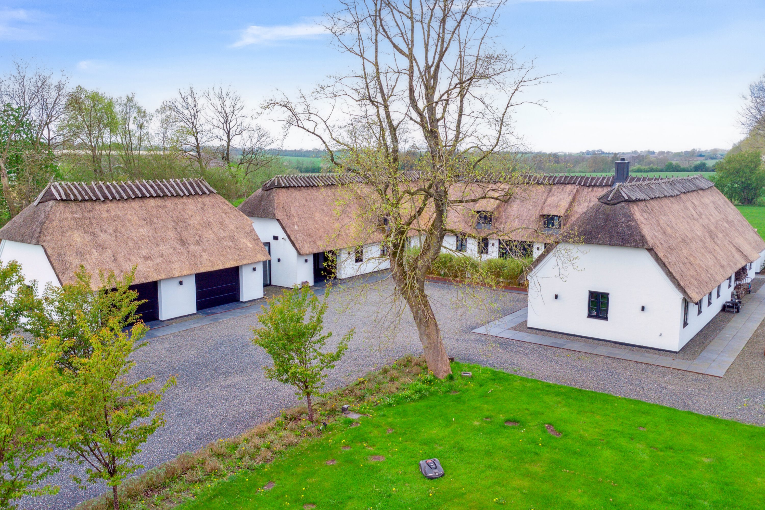 Fremhævet set fra vejen billede i fuldskærmstilstand. Billede af Vejrupvej 53, Vejrup, 5464 Brenderup Fyn