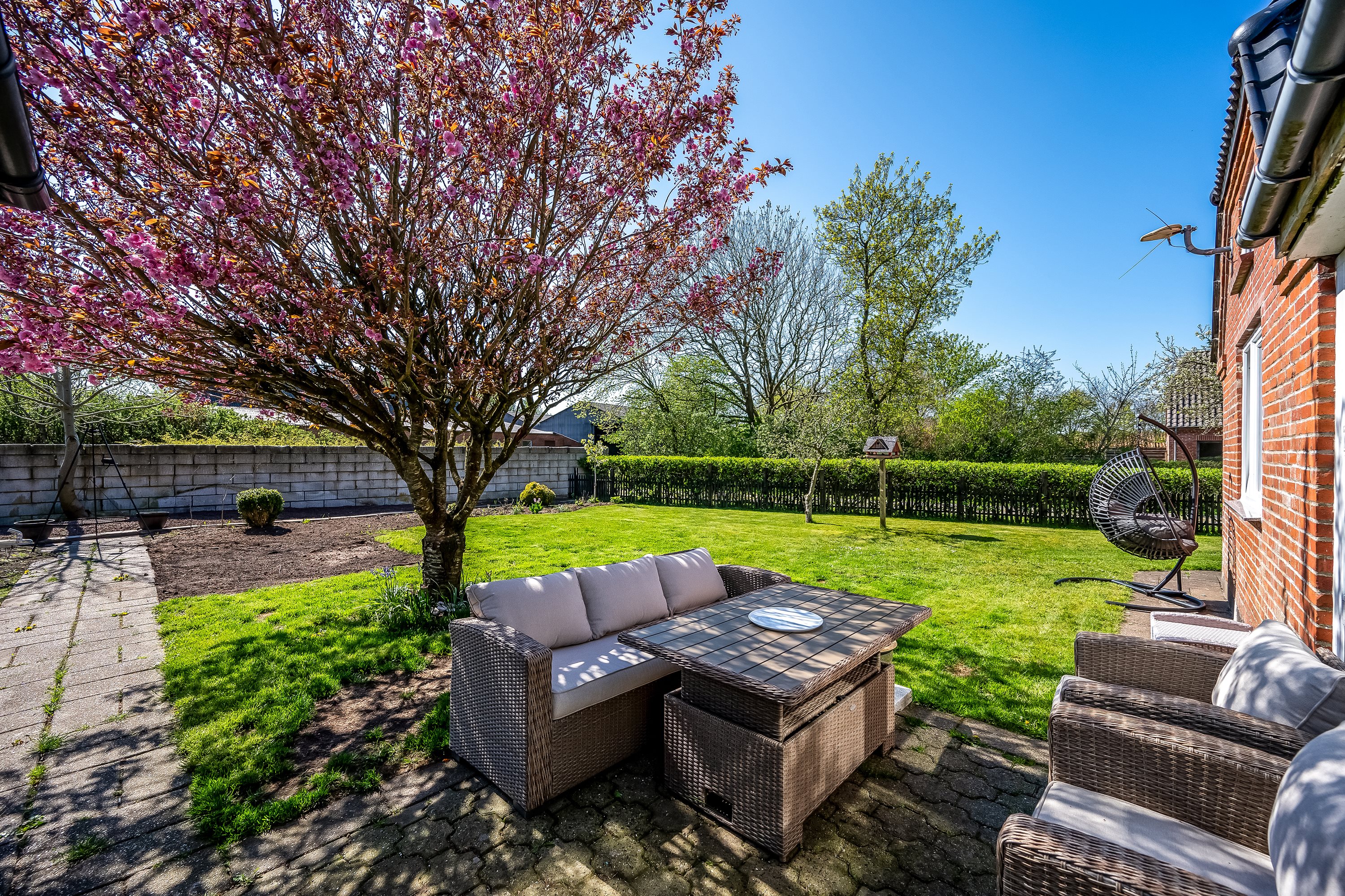 Fremhævet udendørs billede i fuldskærmstilstand. Billede af Møllebakken 3, Vedersø, 6990 Ulfborg