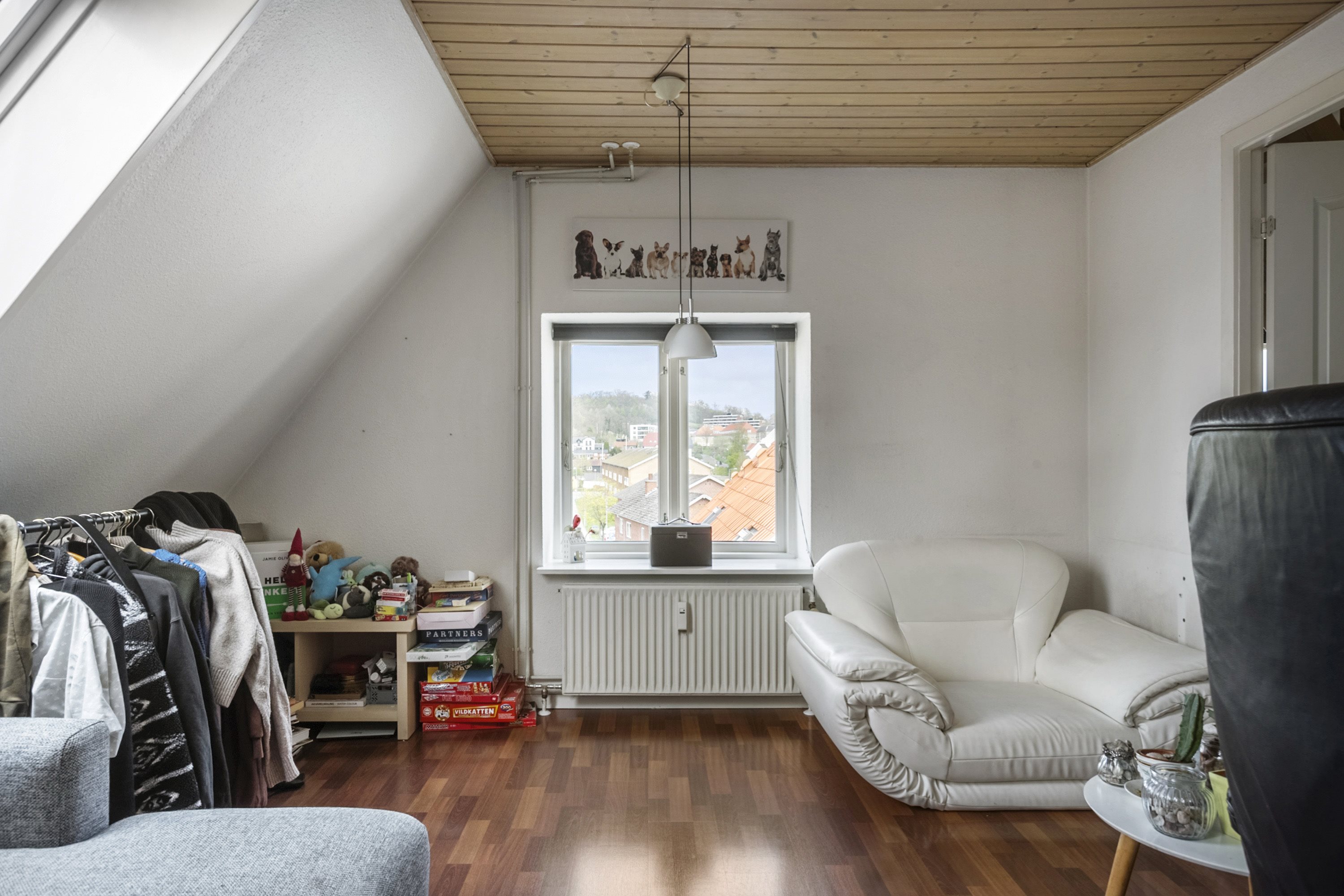 Fremhævet stue billede i fuldskærmstilstand. Billede af Klinkbjerg 4A, 2. th., 6200 Aabenraa