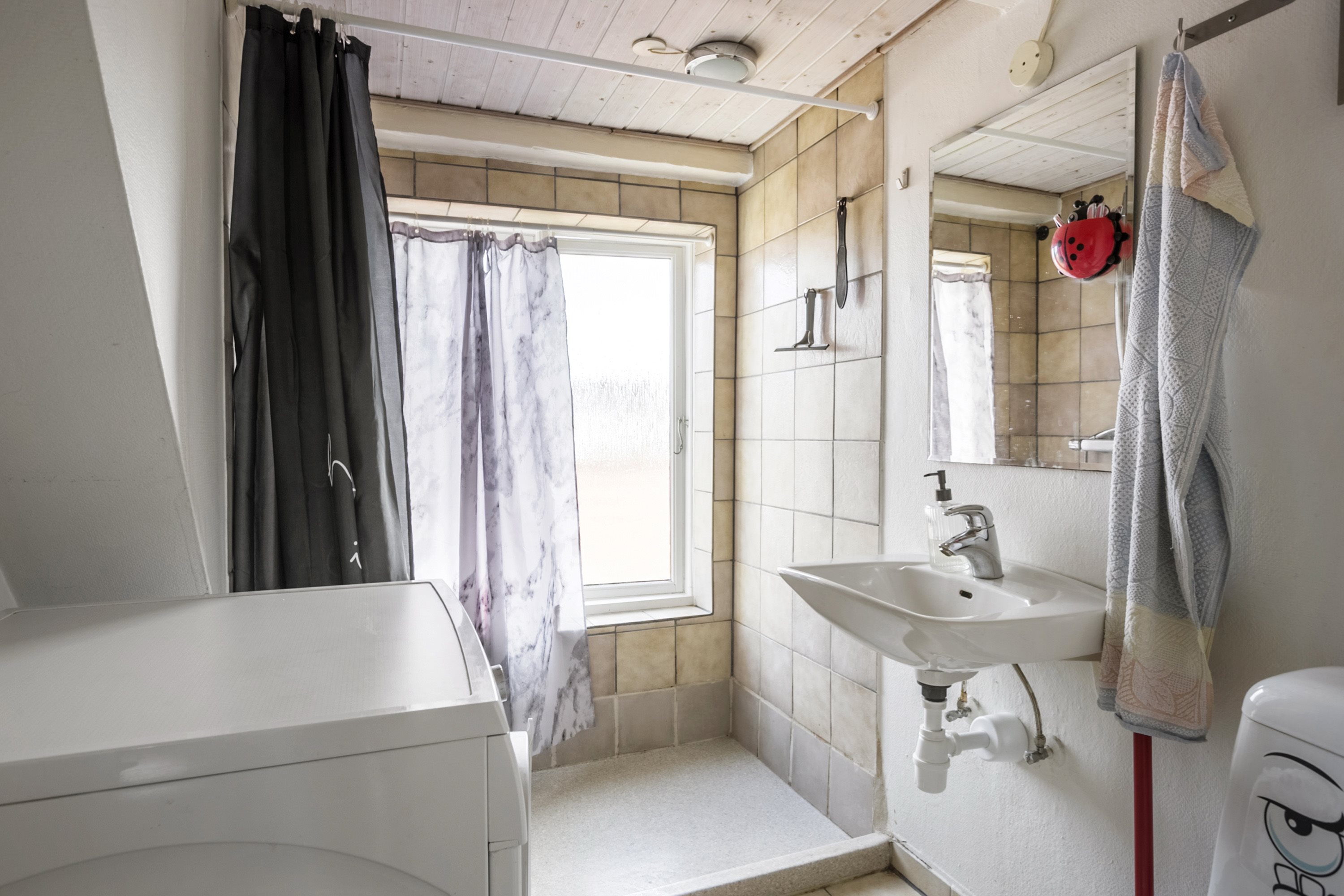 Fremhævet badeværelse billede i fuldskærmstilstand. Billede af Klinkbjerg 4A, 2. th., 6200 Aabenraa