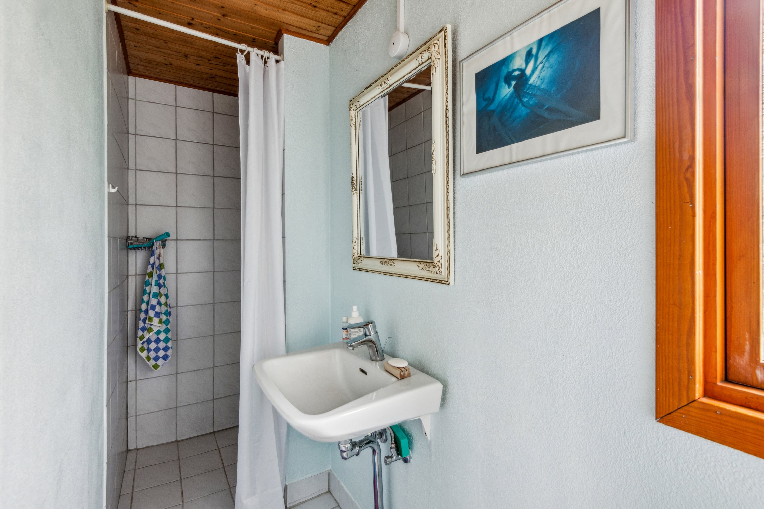 Fremhævet badeværelse billede i fuldskærmstilstand. Billede af Solsortevej 35, Mou, 9280 Storvorde