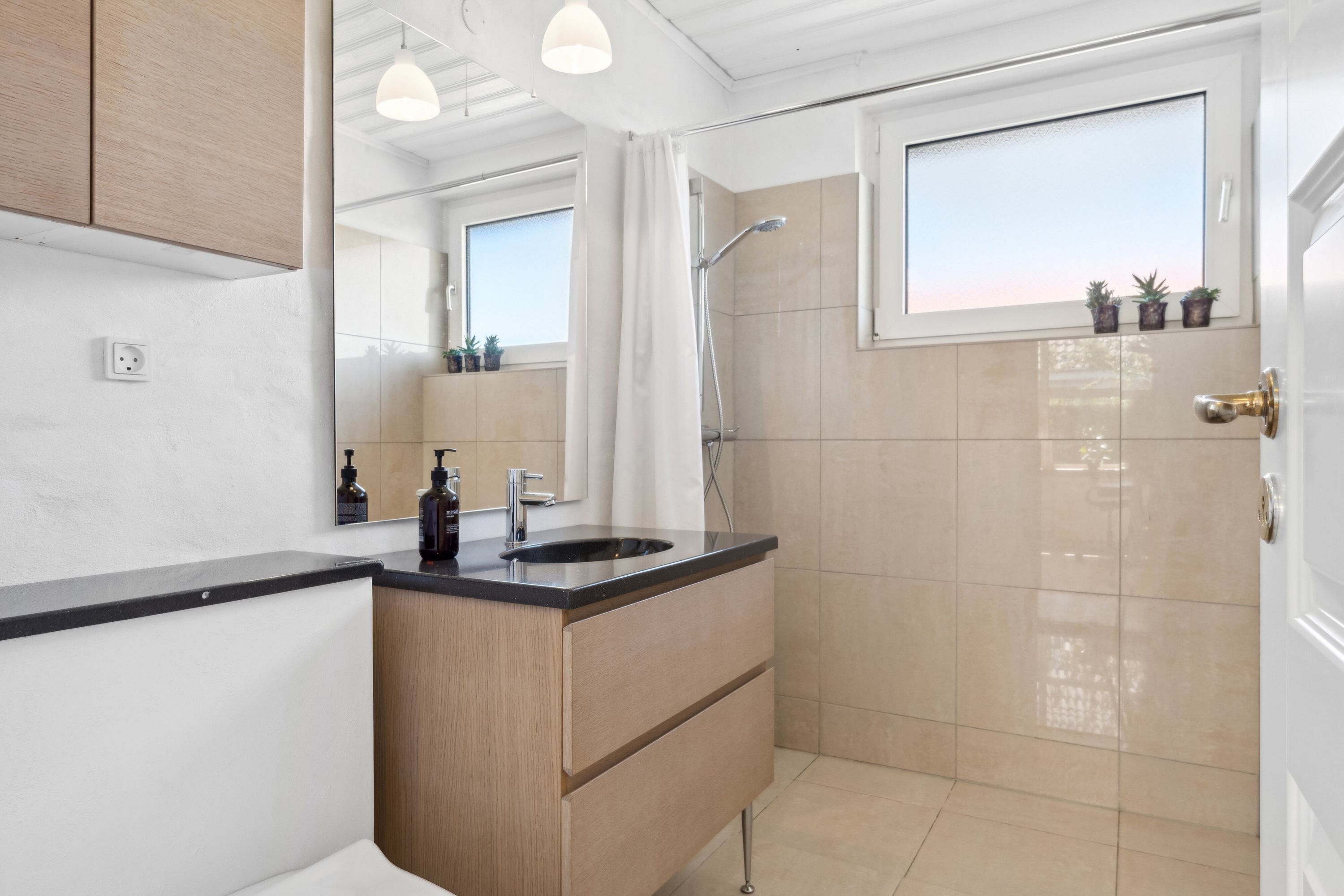 Fremhævet badeværelse billede i fuldskærmstilstand. Billede af Mylius Erichsens Vej 4, 9900 Frederikshavn