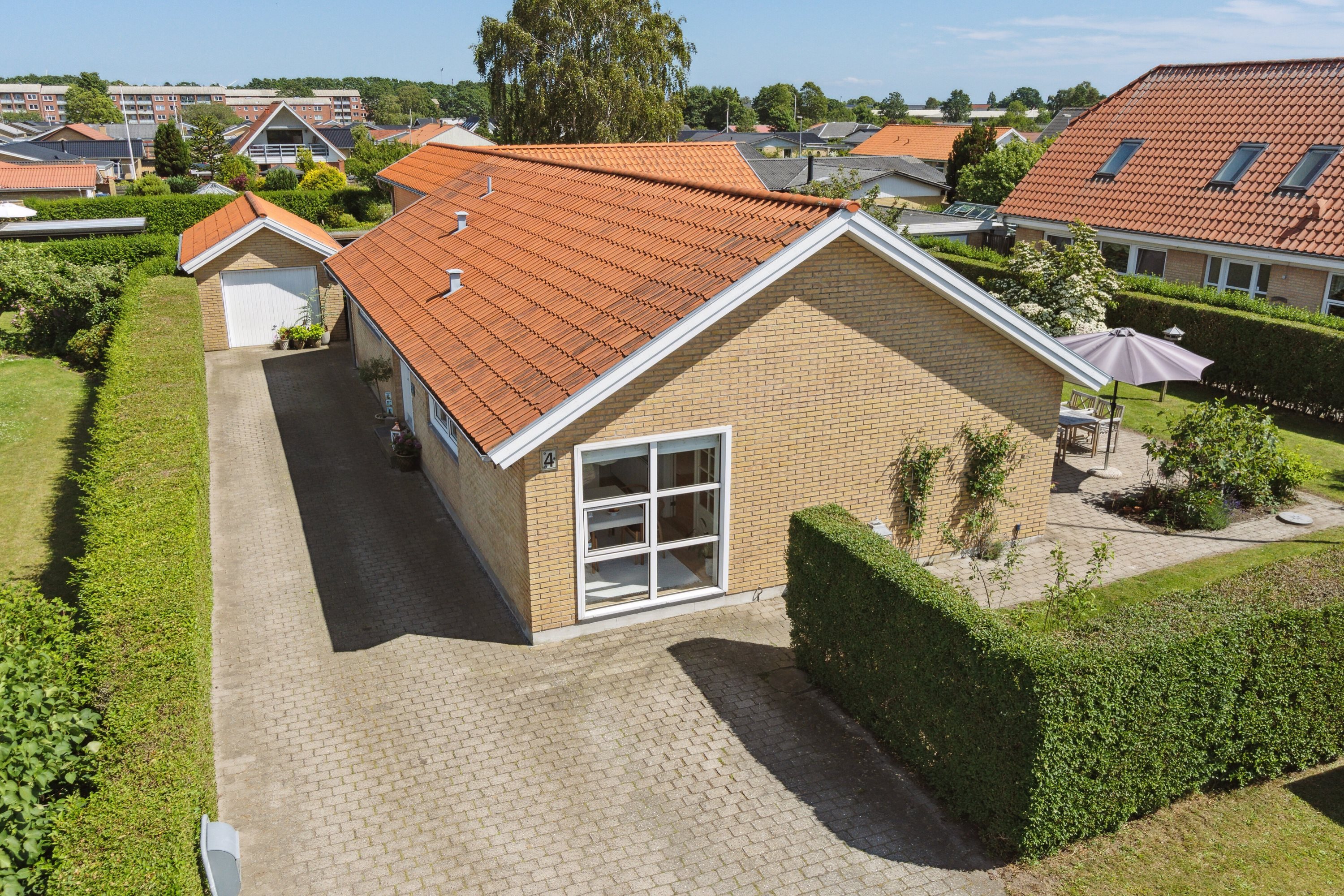 Miniaturebillede 2: set fra vejen. Billede af Mylius Erichsens Vej 4, 9900 Frederikshavn