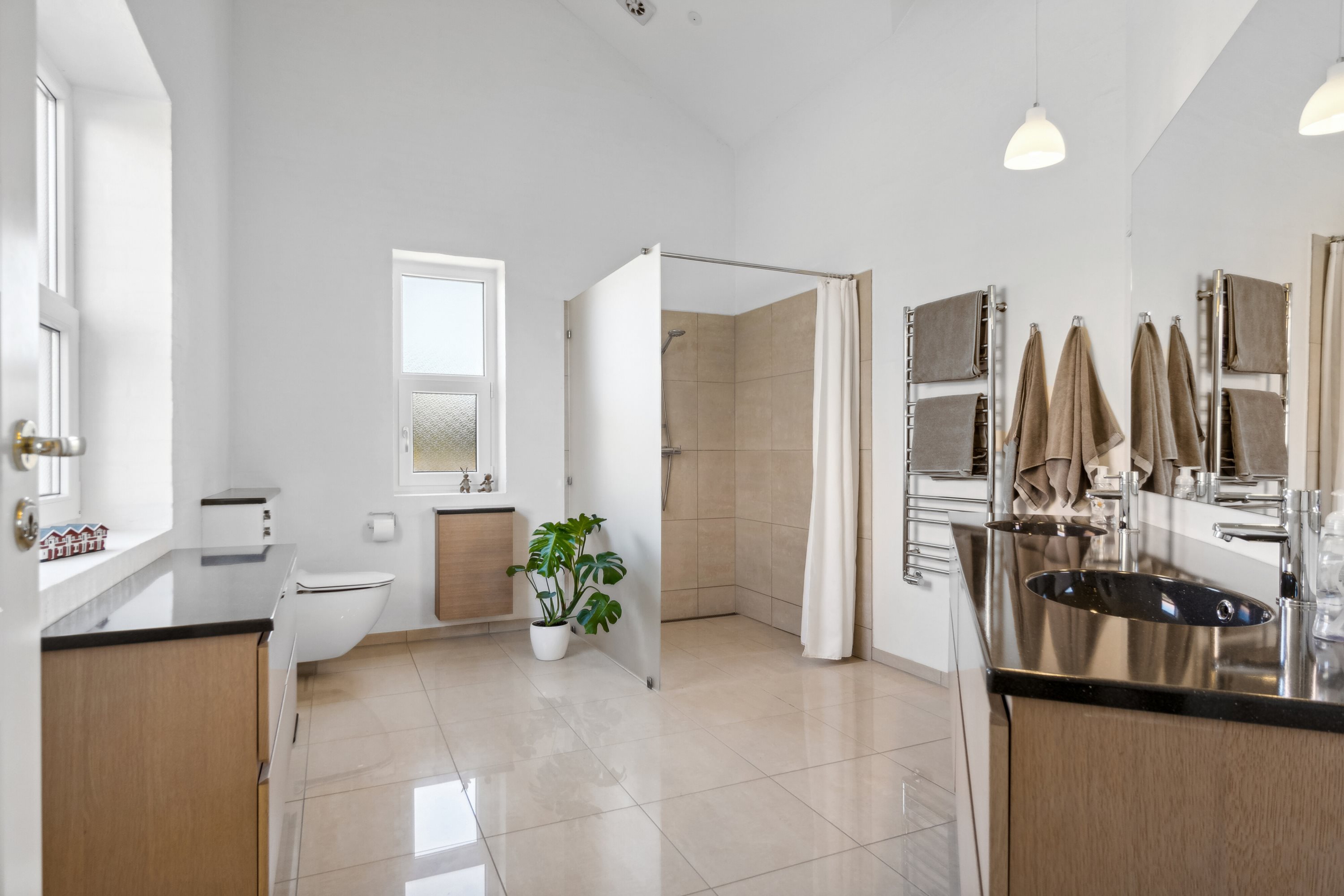 Fremhævet værelse billede i fuldskærmstilstand. Billede af Mylius Erichsens Vej 4, 9900 Frederikshavn