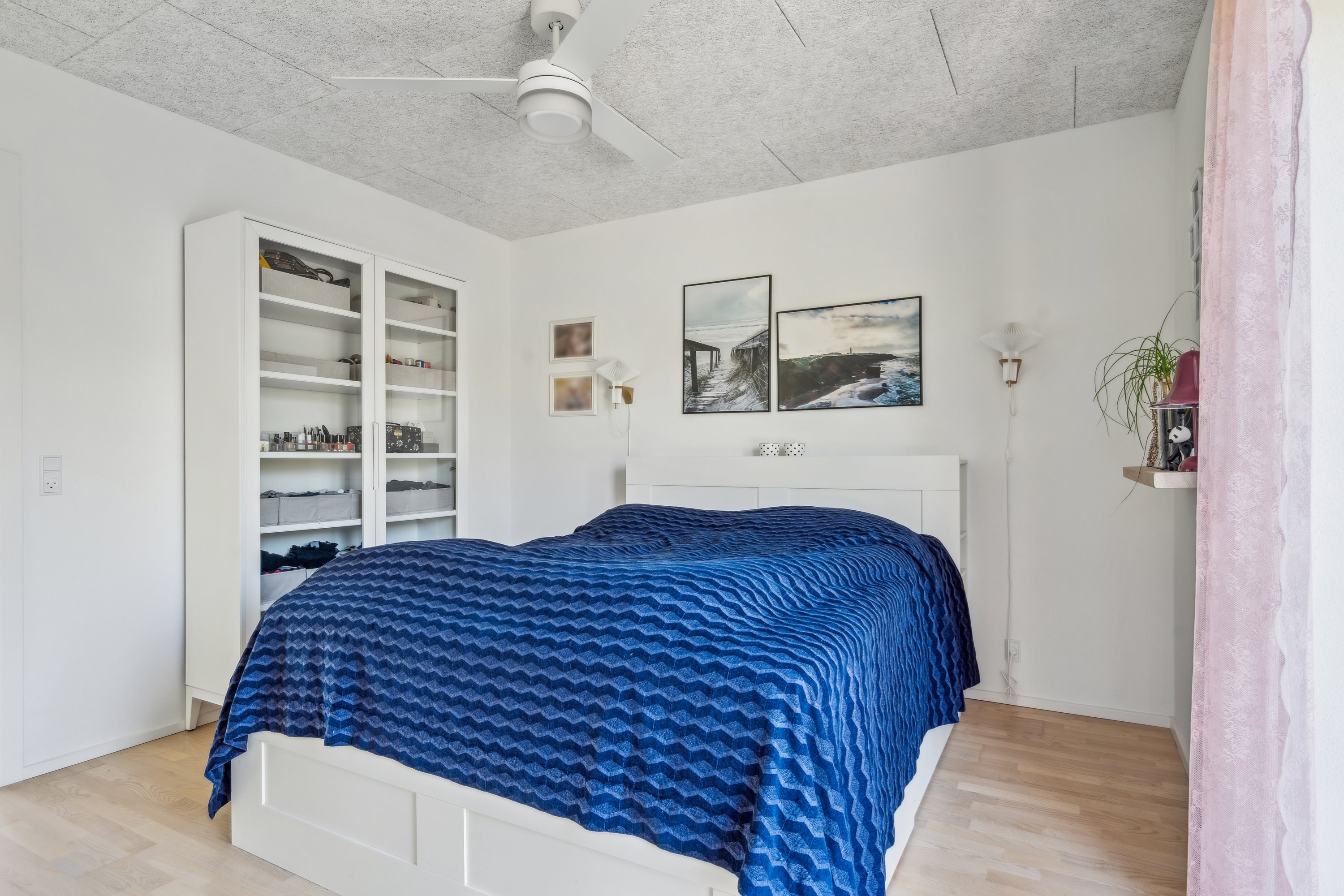 Fremhævet værelse billede i fuldskærmstilstand. Billede af J P Ladefogedsvej 10, 9850 Hirtshals