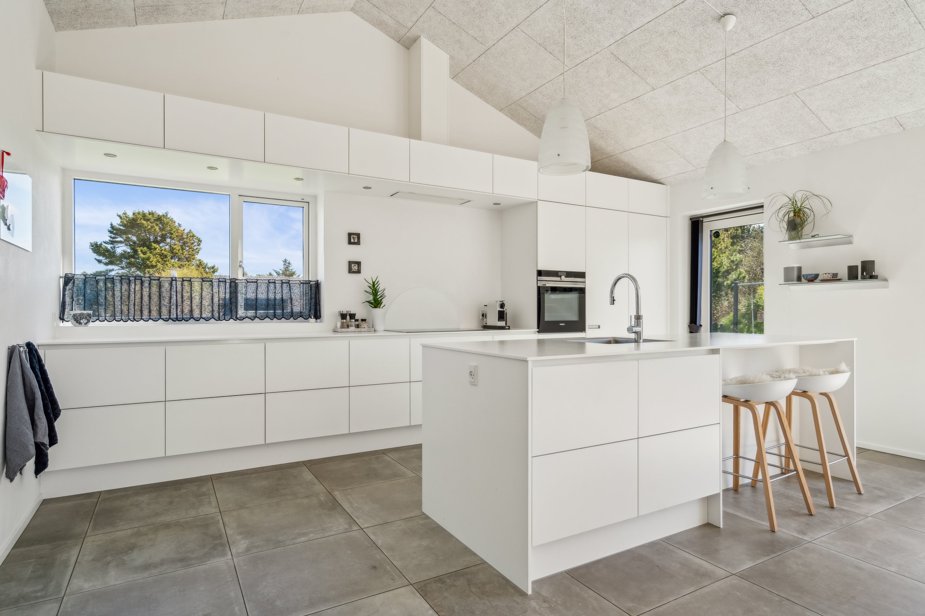 Fremhævet køkken billede i fuldskærmstilstand. Billede af J P Ladefogedsvej 10, 9850 Hirtshals