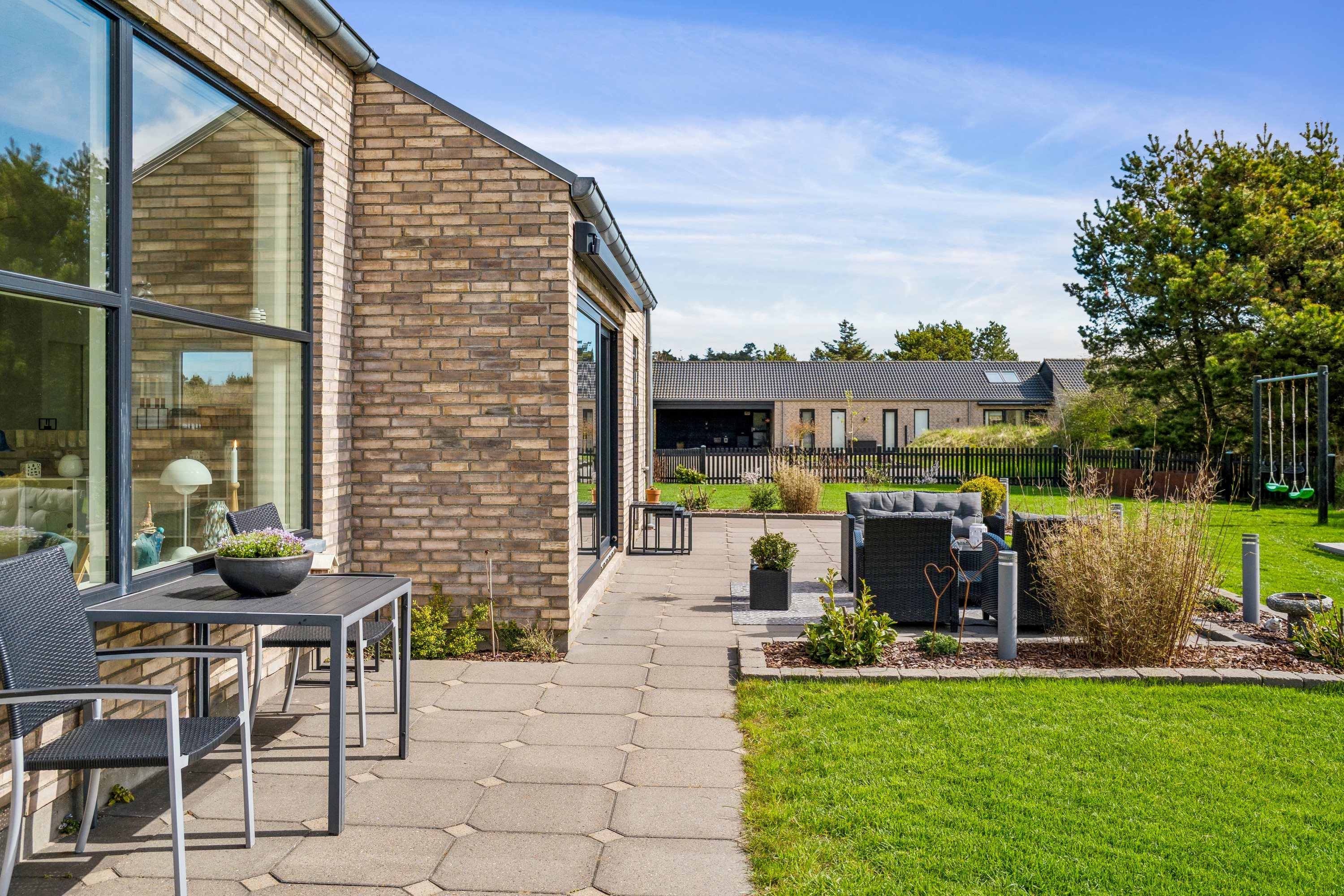 Fremhævet terrasse billede i fuldskærmstilstand. Billede af J P Ladefogedsvej 10, 9850 Hirtshals