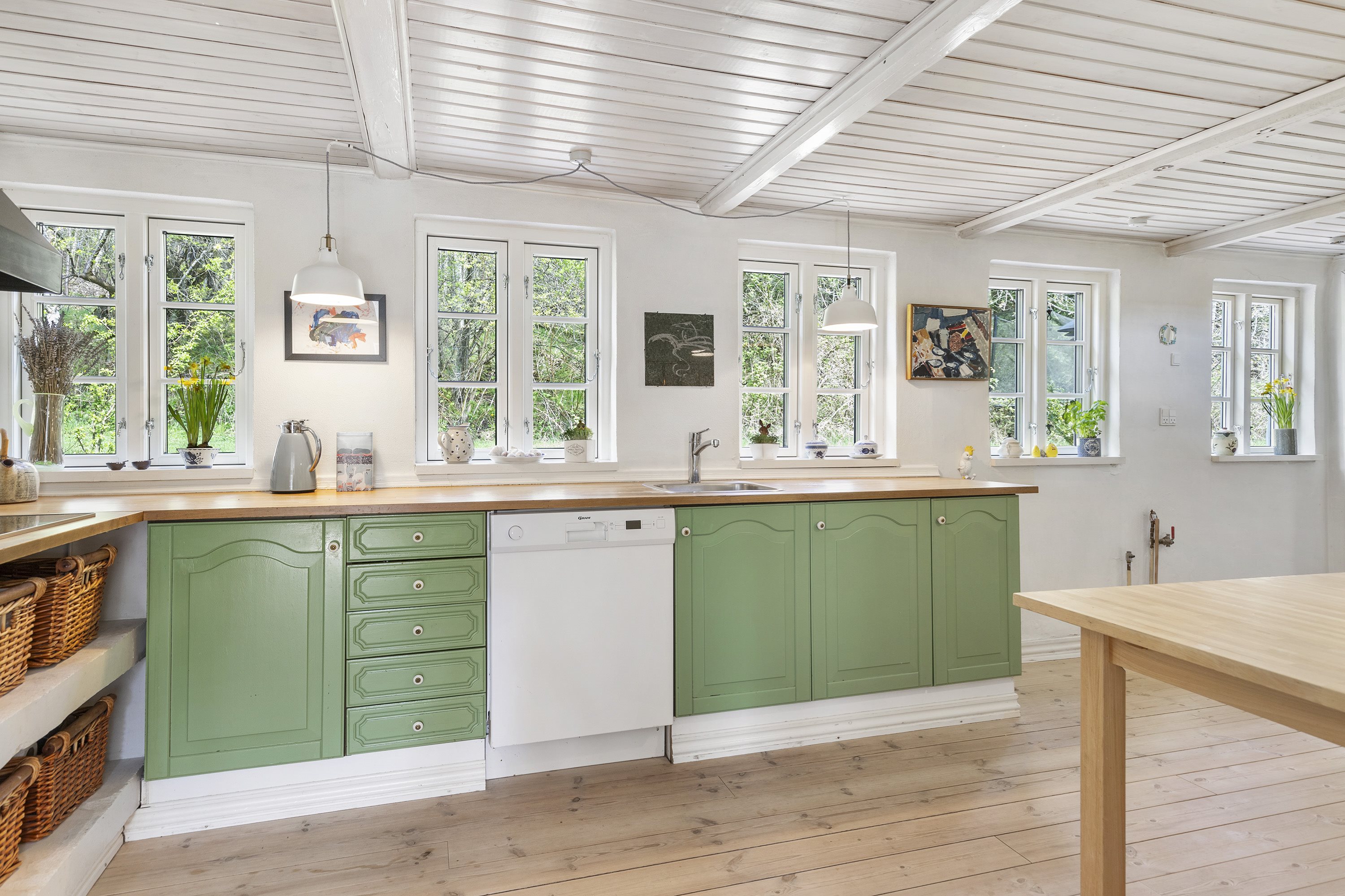 Fremhævet køkken billede i fuldskærmstilstand. Billede af Granvænget 25, Bjergby, 9800 Hjørring