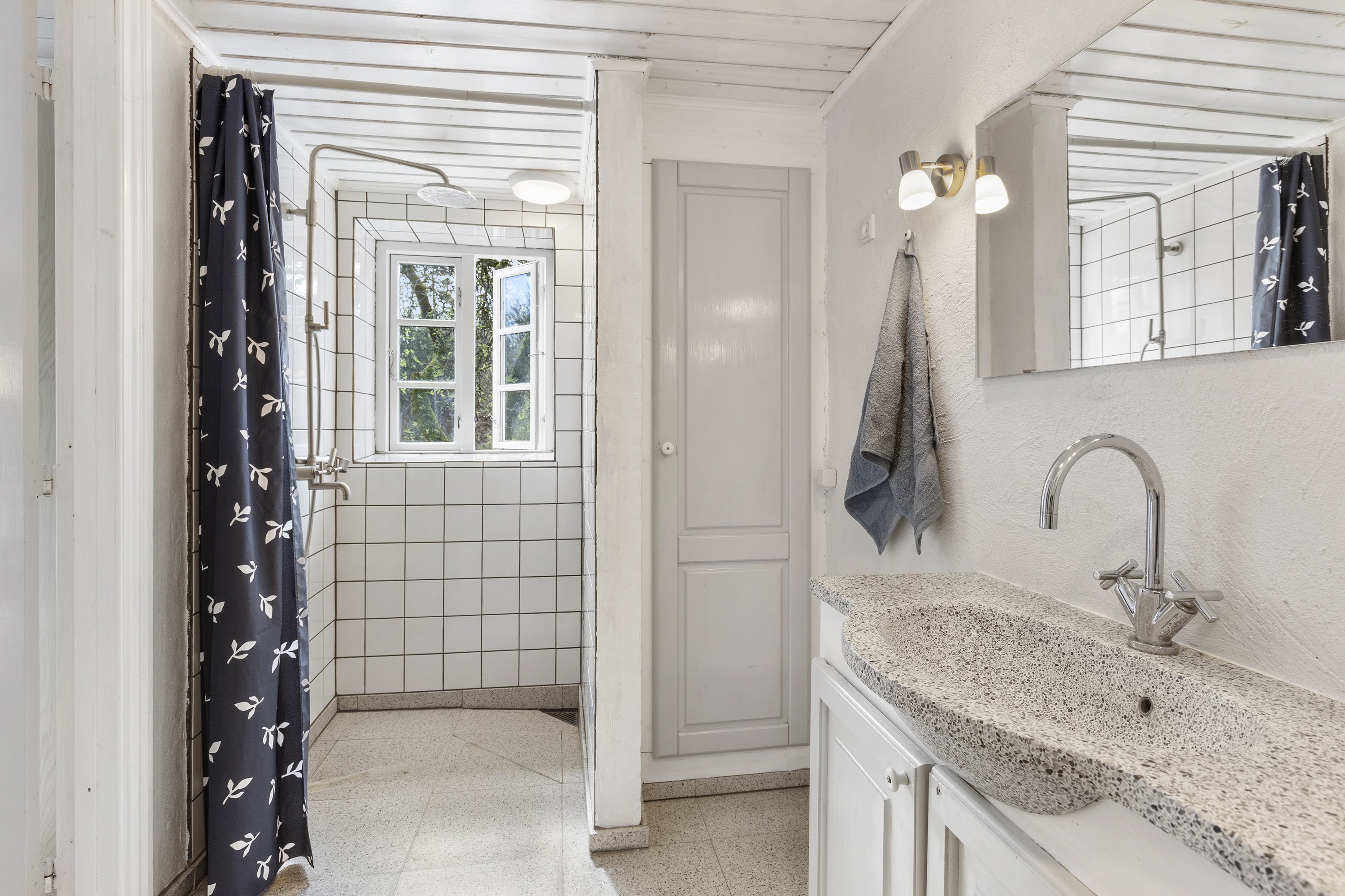 Fremhævet badeværelse billede i fuldskærmstilstand. Billede af Granvænget 25, Bjergby, 9800 Hjørring