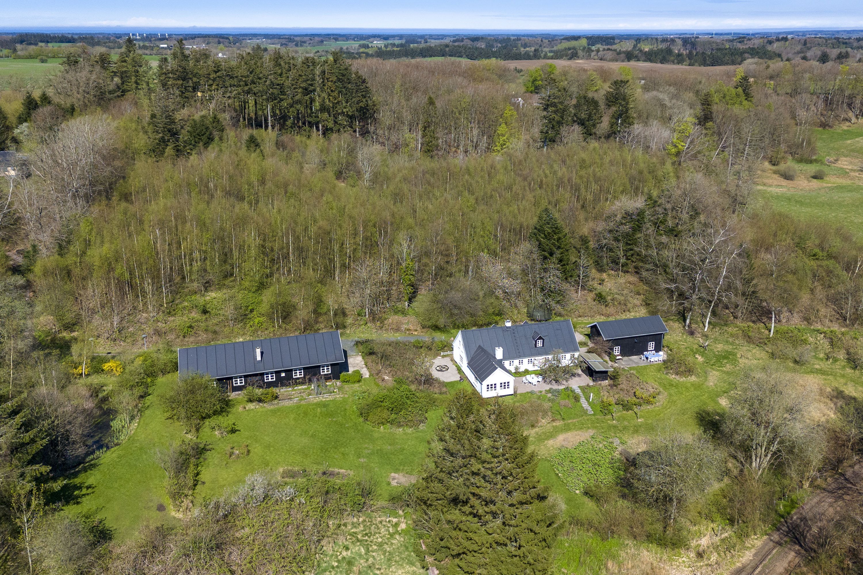 Fremhævet luftfoto billede i fuldskærmstilstand. Billede af Granvænget 25, Bjergby, 9800 Hjørring