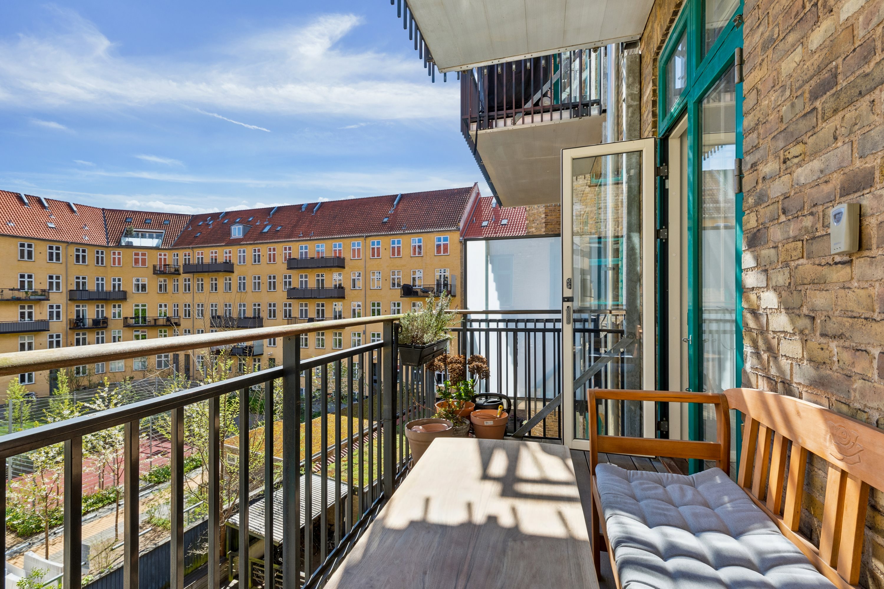 Fremhævet altan billede i fuldskærmstilstand. Billede af Toftegårds Plads 6, 3. th., 2500 Valby