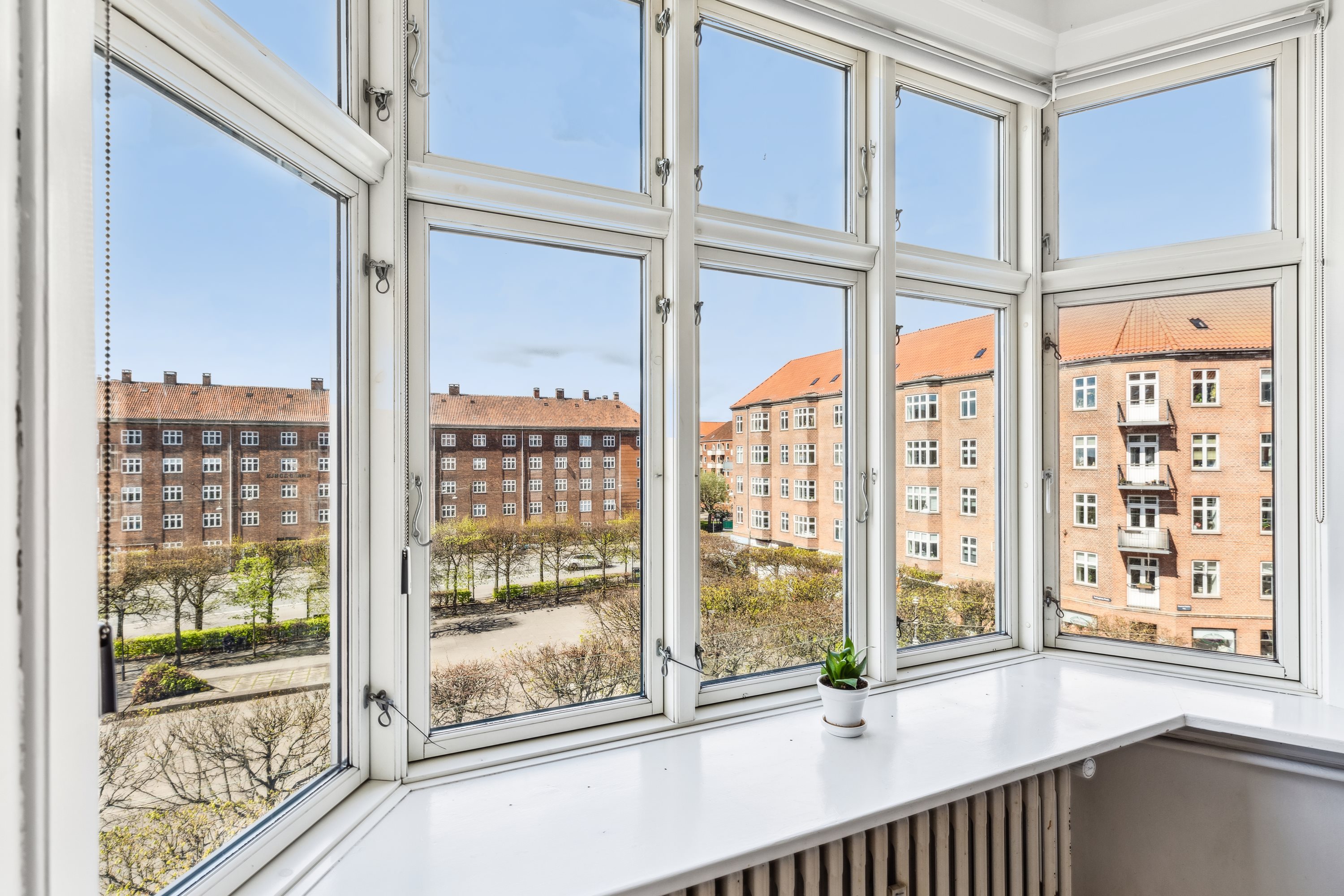 Fremhævet altan billede i fuldskærmstilstand. Billede af Toftegårds Plads 6, 3. th., 2500 Valby