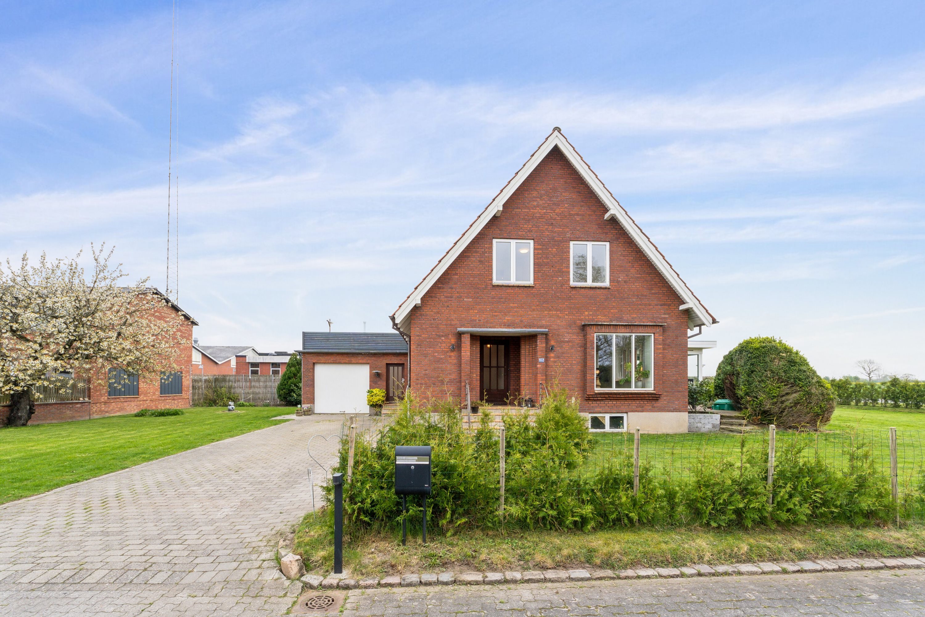 Fremhævet set fra vejen billede i fuldskærmstilstand. Billede af Nyborgvej 25, 5863 Ferritslev Fyn