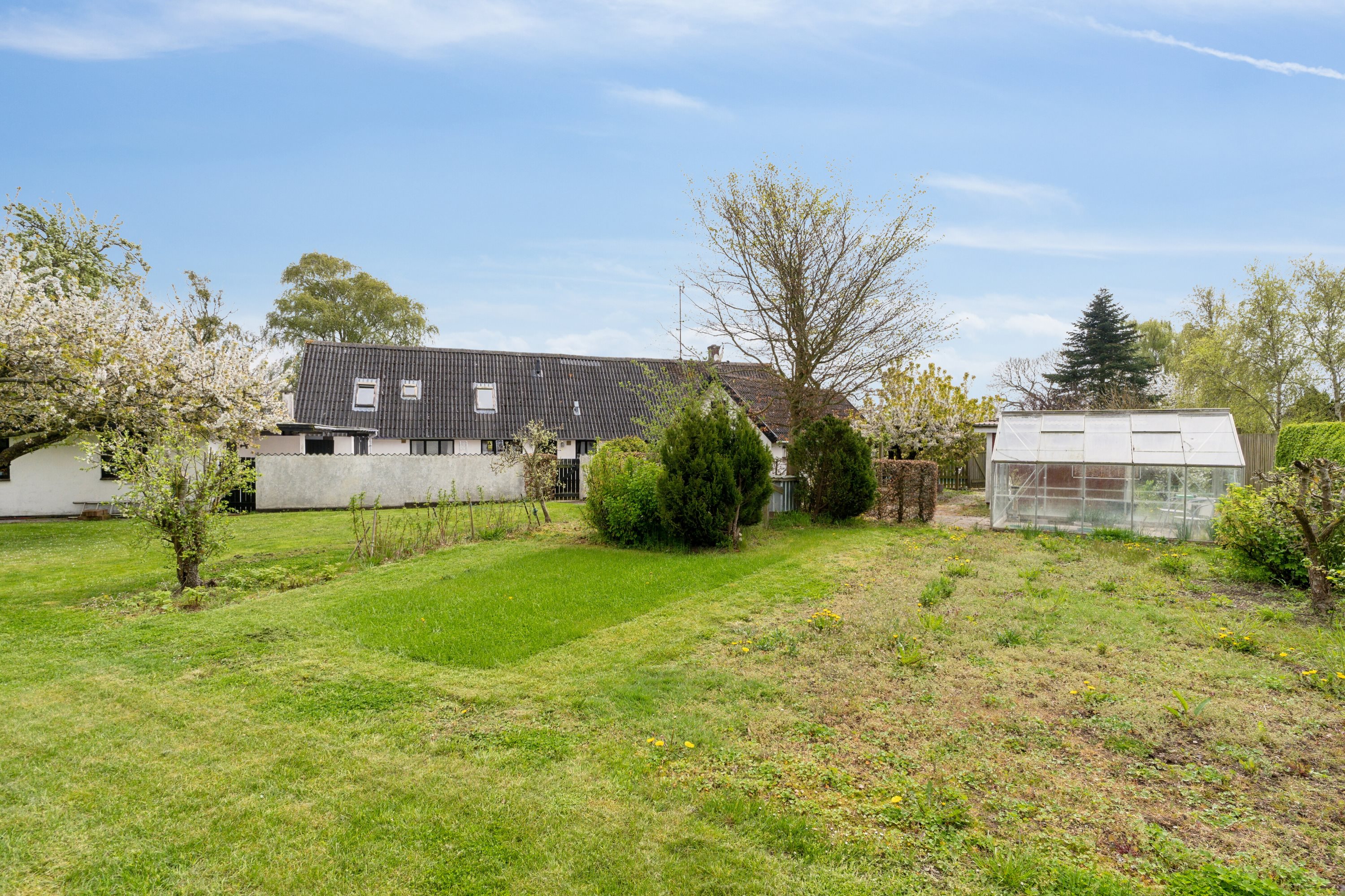 Fremhævet set fra haven billede i fuldskærmstilstand. Billede af Skovballevej 44, Tåsinge, 5700 Svendborg