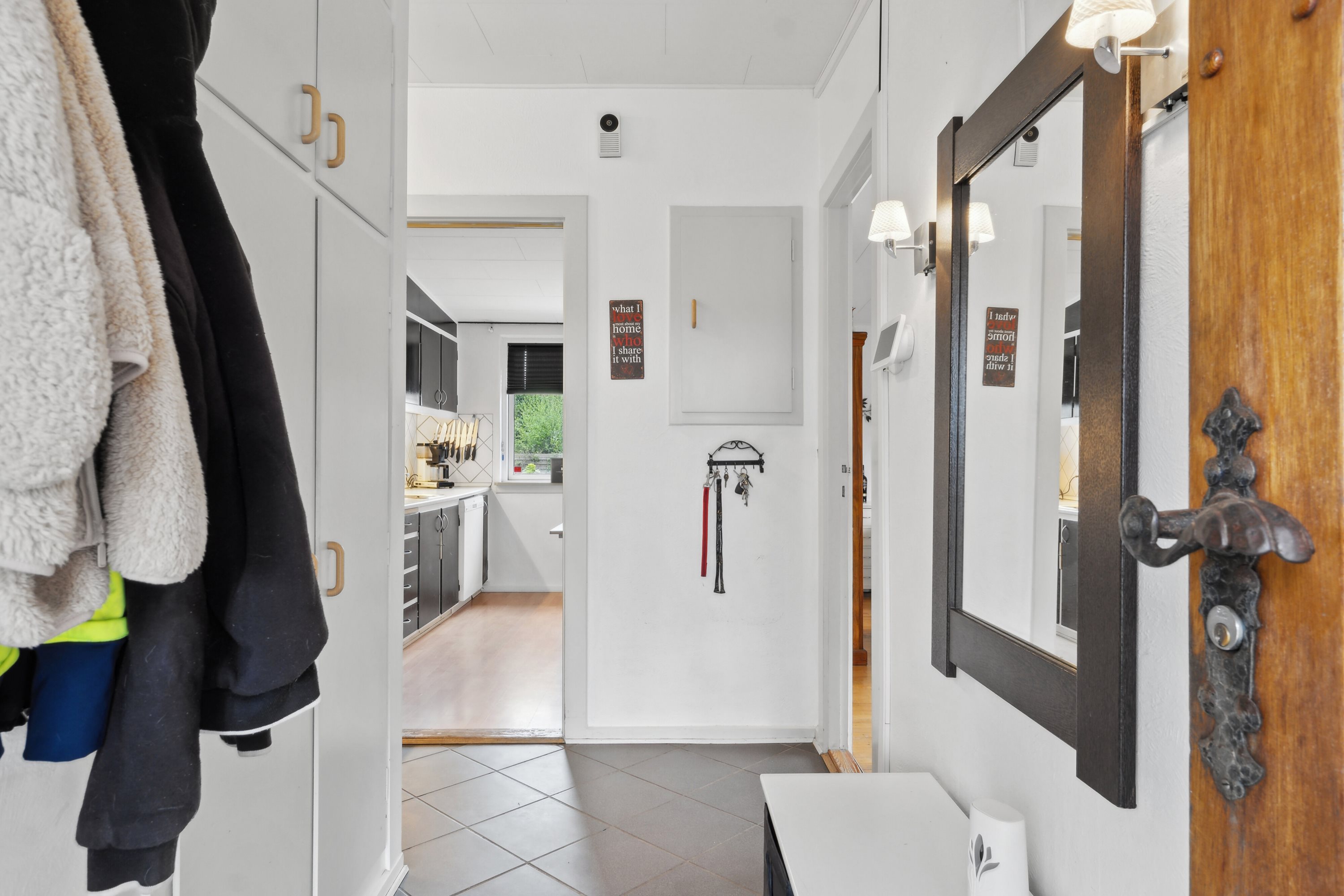 Fremhævet gang billede i fuldskærmstilstand. Billede af Sangdrosselvej 7, Tåsinge, 5700 Svendborg