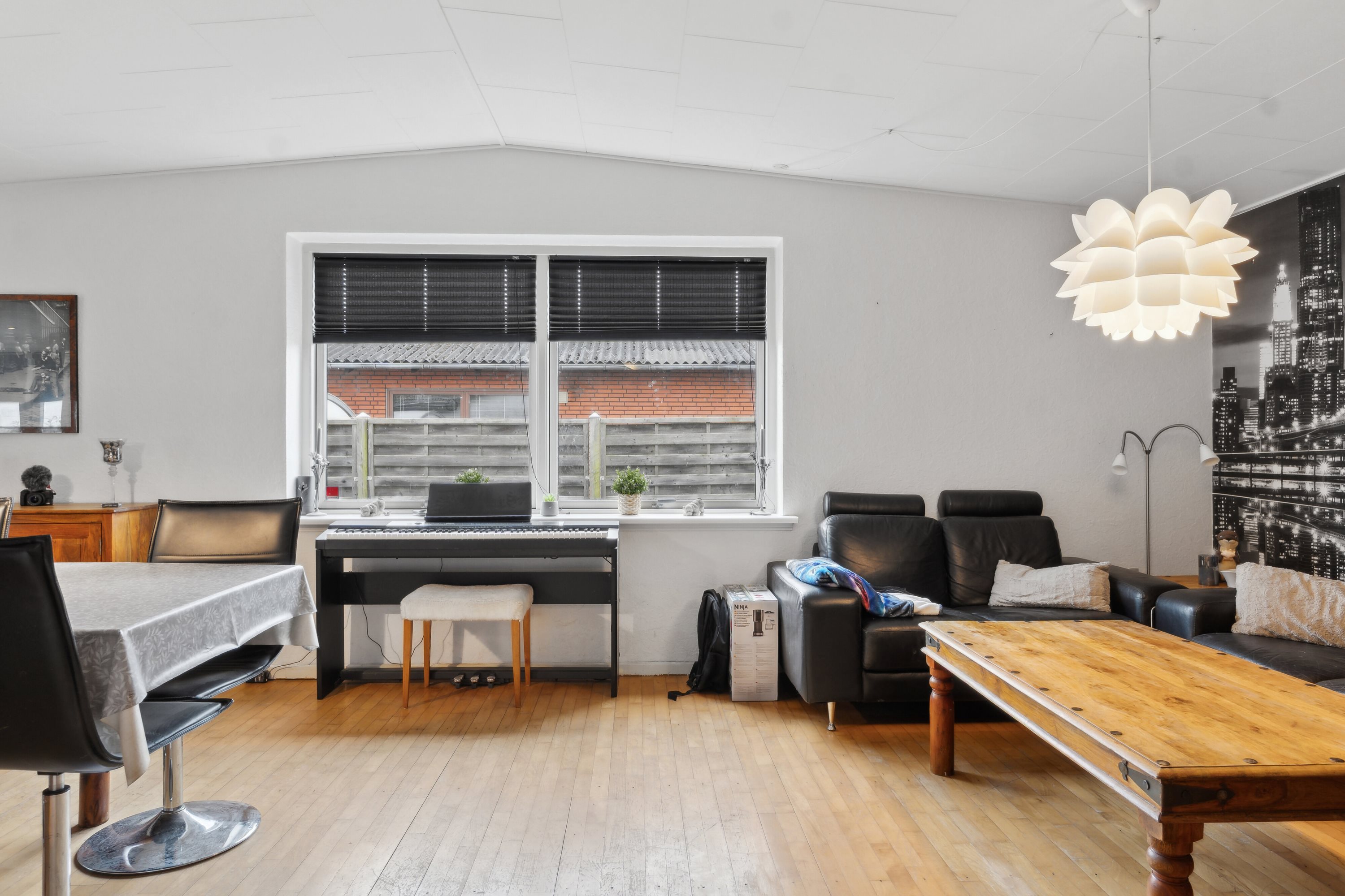 Fremhævet stue billede i fuldskærmstilstand. Billede af Sangdrosselvej 7, Tåsinge, 5700 Svendborg