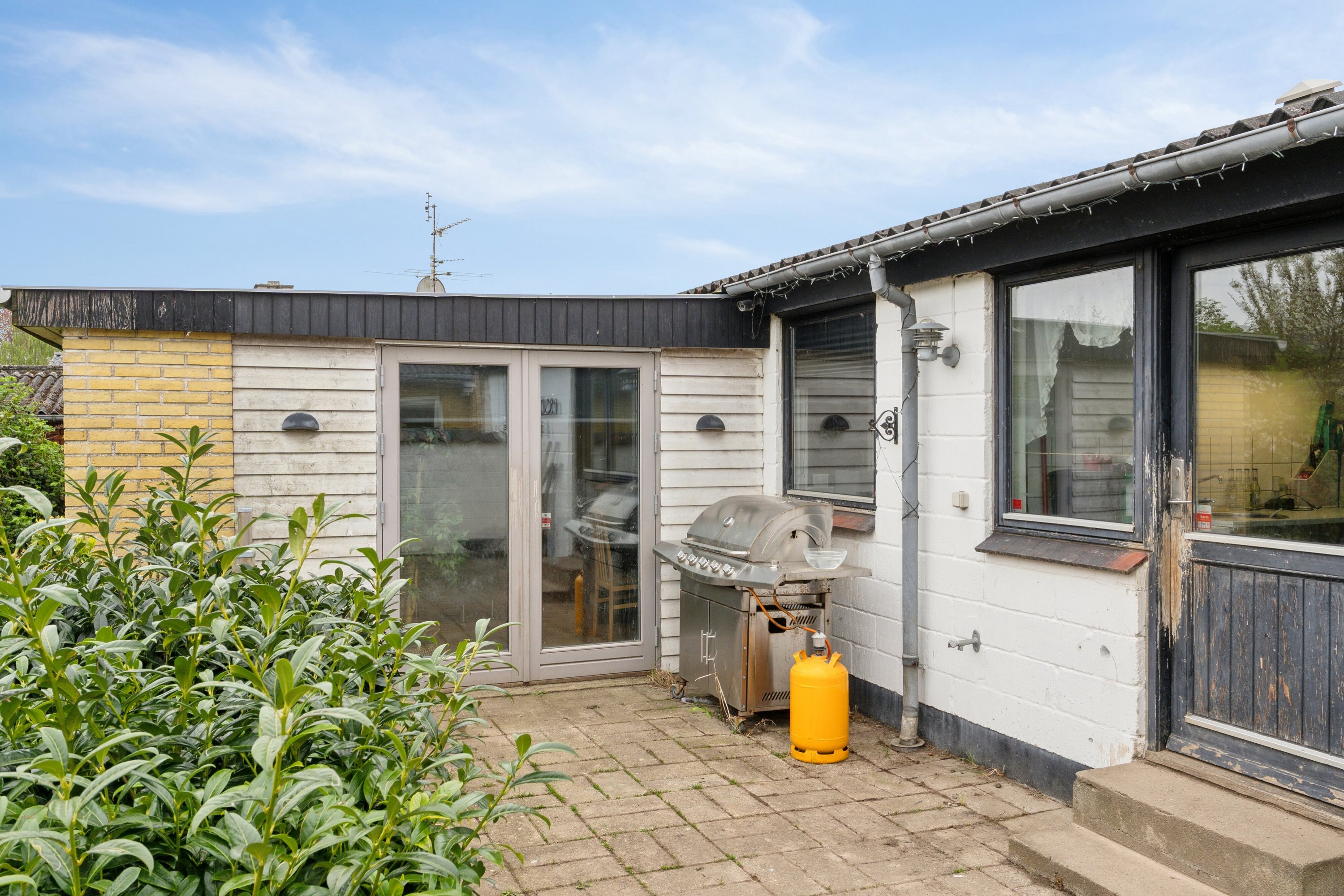 Fremhævet set fra haven billede i fuldskærmstilstand. Billede af Sangdrosselvej 7, Tåsinge, 5700 Svendborg