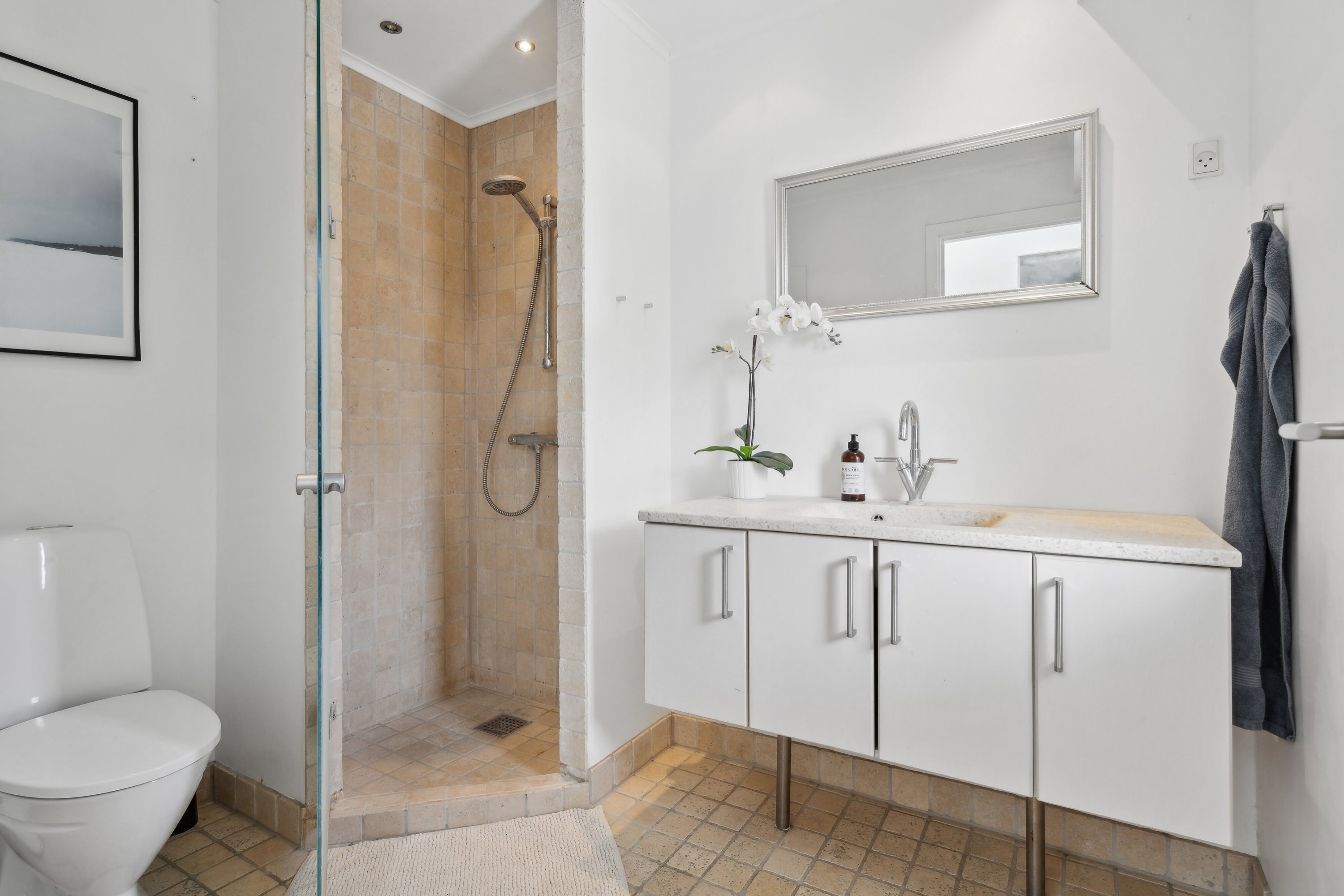 Miniaturebillede 1: badeværelse. Billede af Egernvænget 3, Brøderup, 4733 Tappernøje