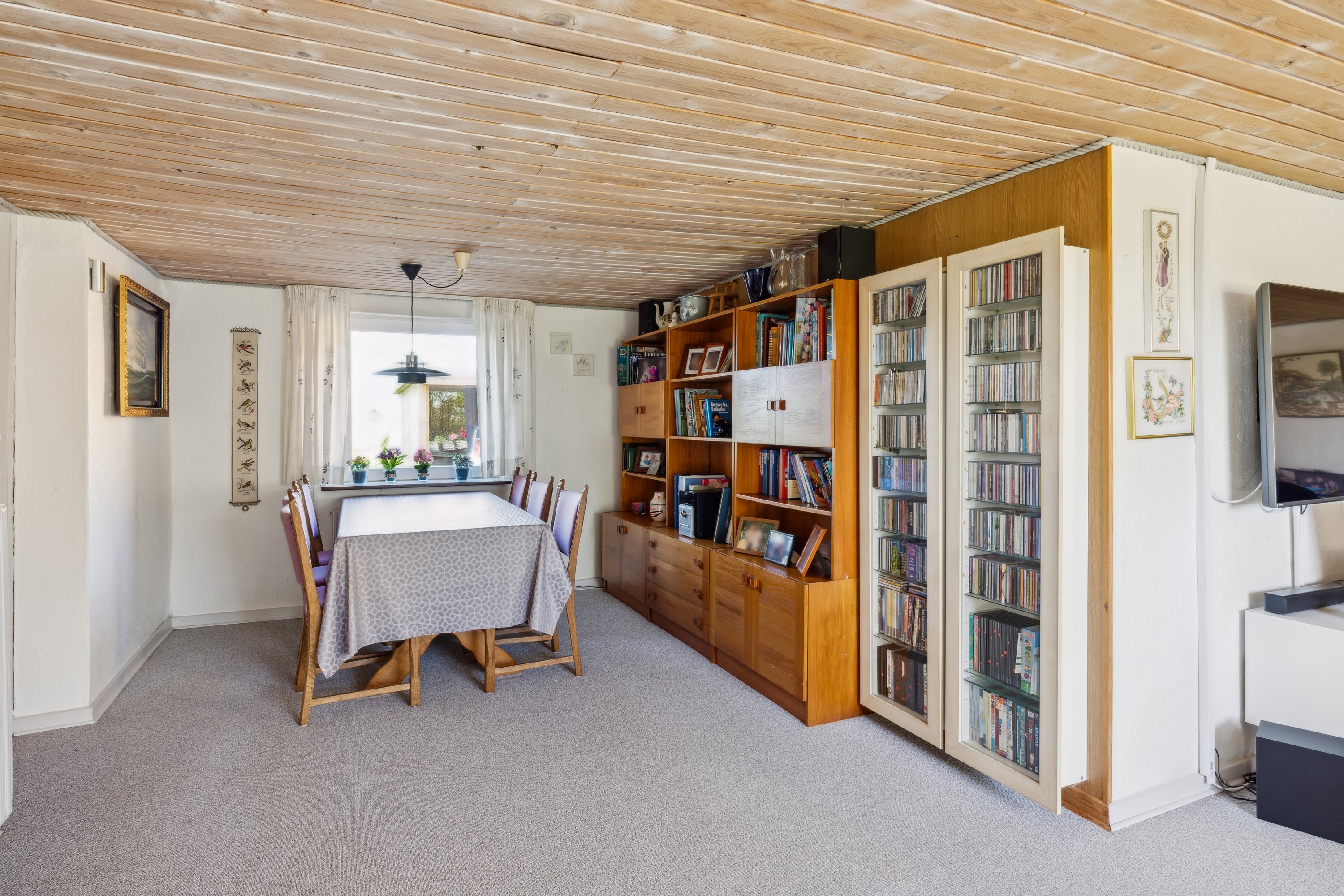 Fremhævet stue billede i fuldskærmstilstand. Billede af Fuglebækvej 34, Sønder Homå, 8570 Trustrup