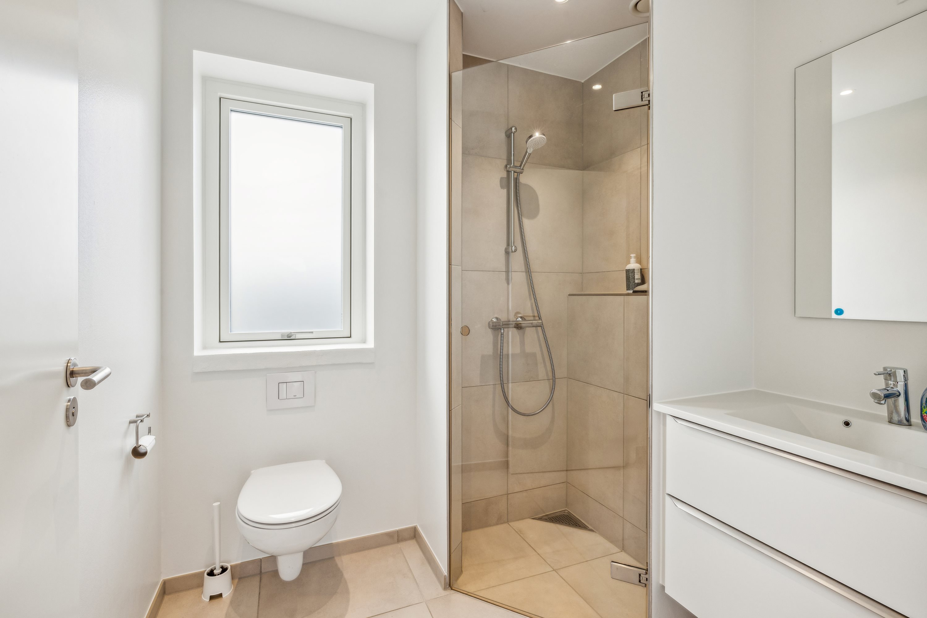 Fremhævet badeværelse billede i fuldskærmstilstand. Billede af Kappelgårdparken 3, 8410 Rønde