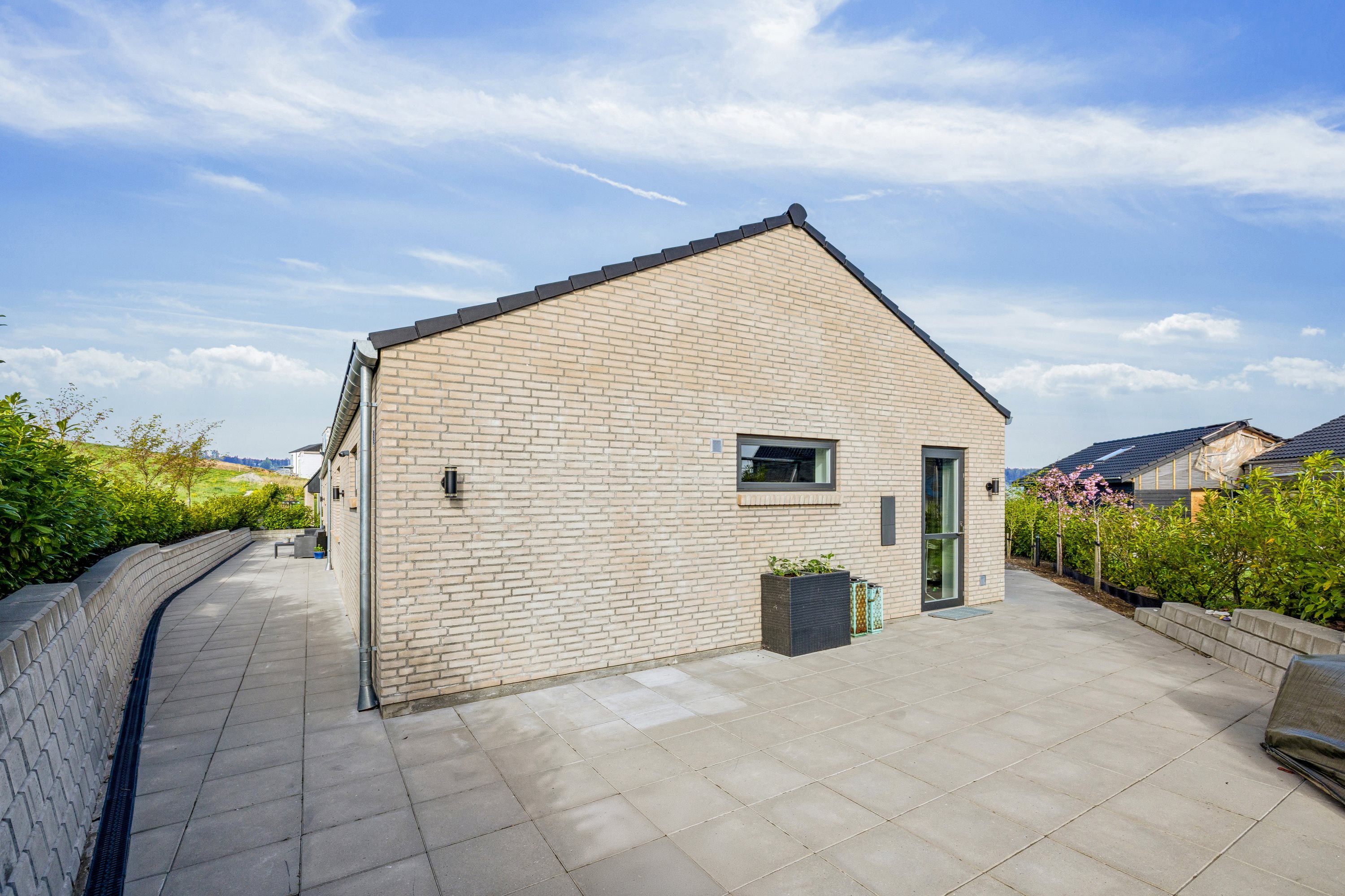 Fremhævet ejendom 1 billede i fuldskærmstilstand. Billede af Kappelgårdparken 3, 8410 Rønde