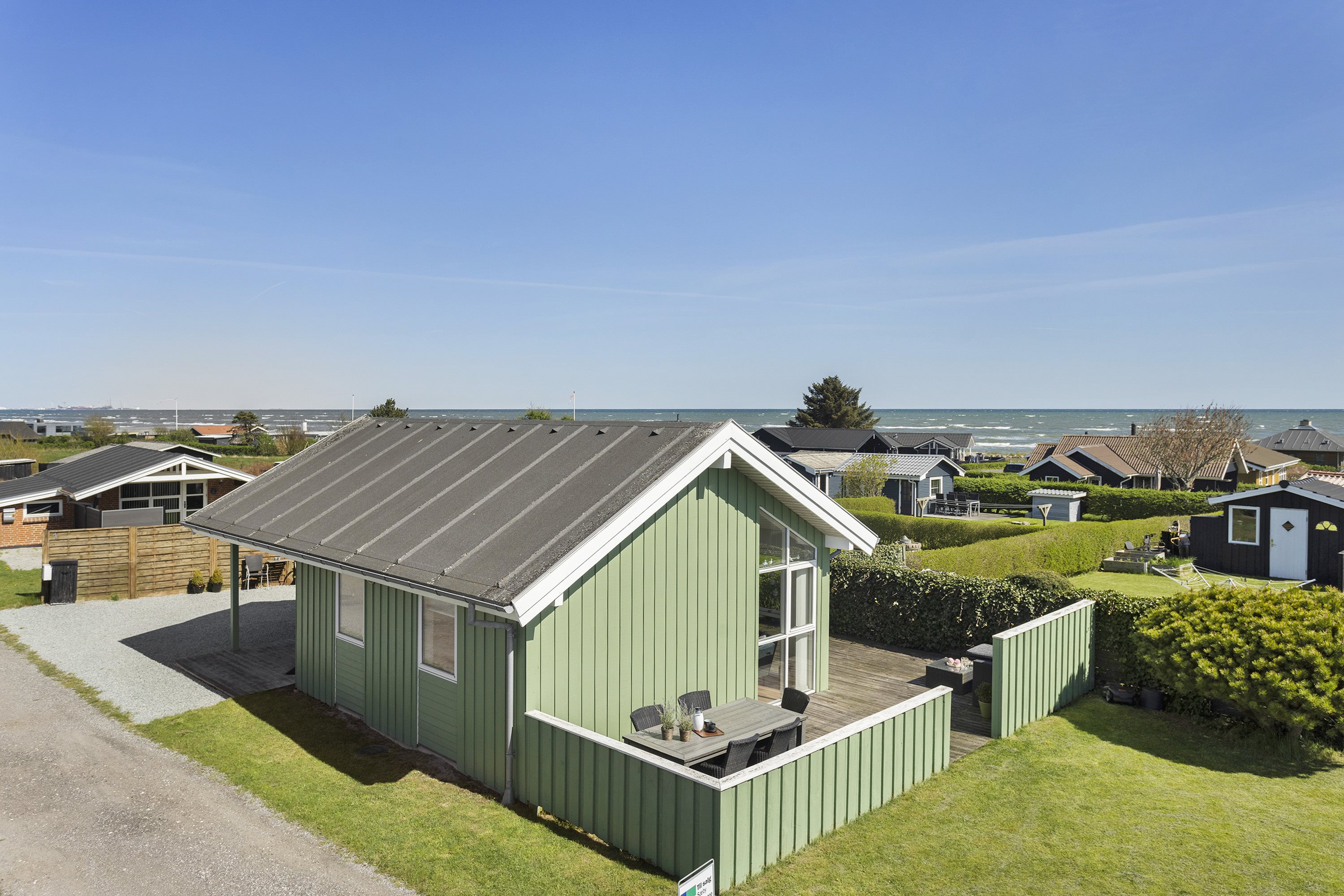 Fremhævet facade billede i fuldskærmstilstand. Billede af Maagevej 1, 9300 Sæby