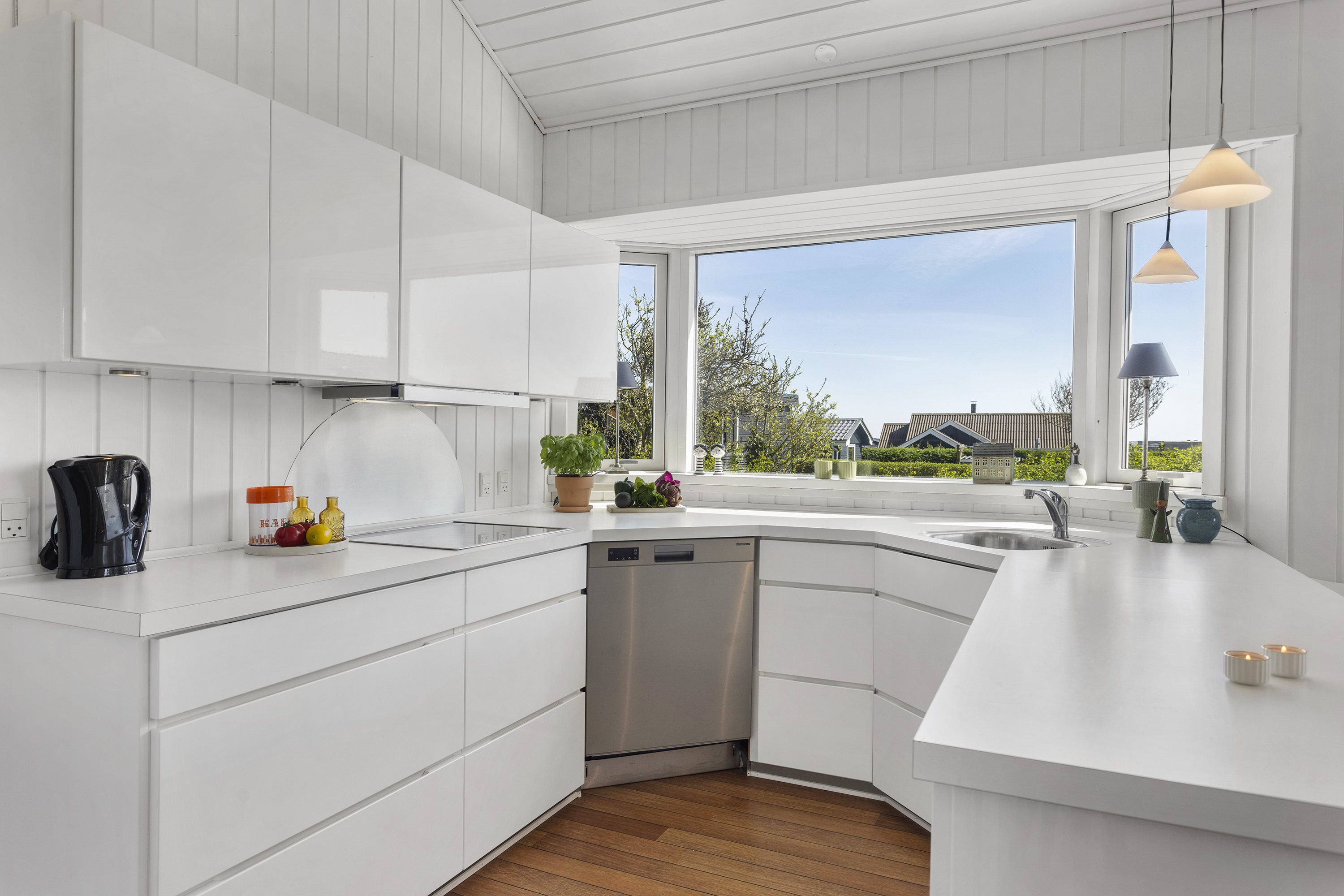 Fremhævet køkken billede i fuldskærmstilstand. Billede af Maagevej 1, 9300 Sæby