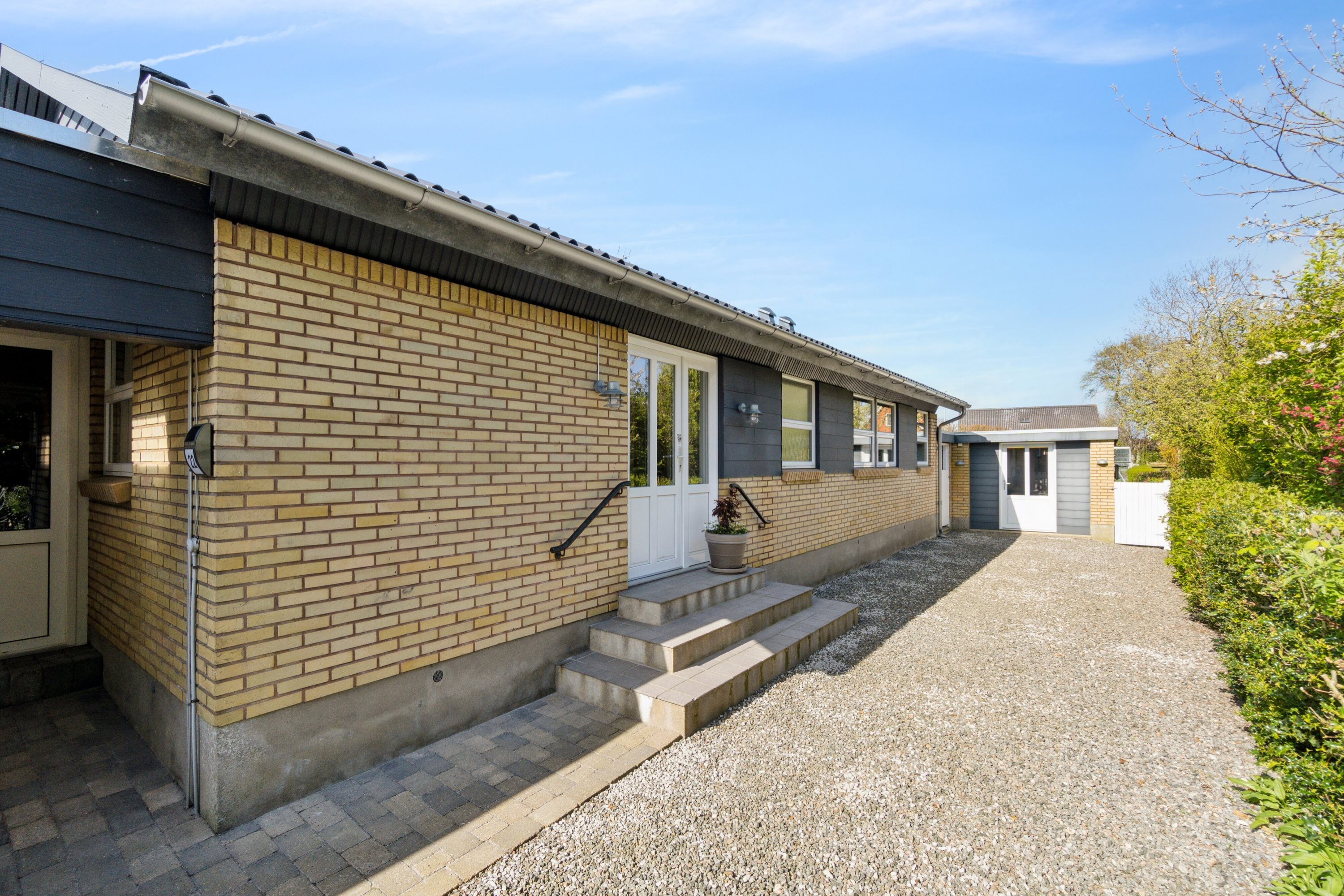 Miniaturebillede 2: set fra vejen. Billede af Højtofte 22, 7760 Hurup Thy