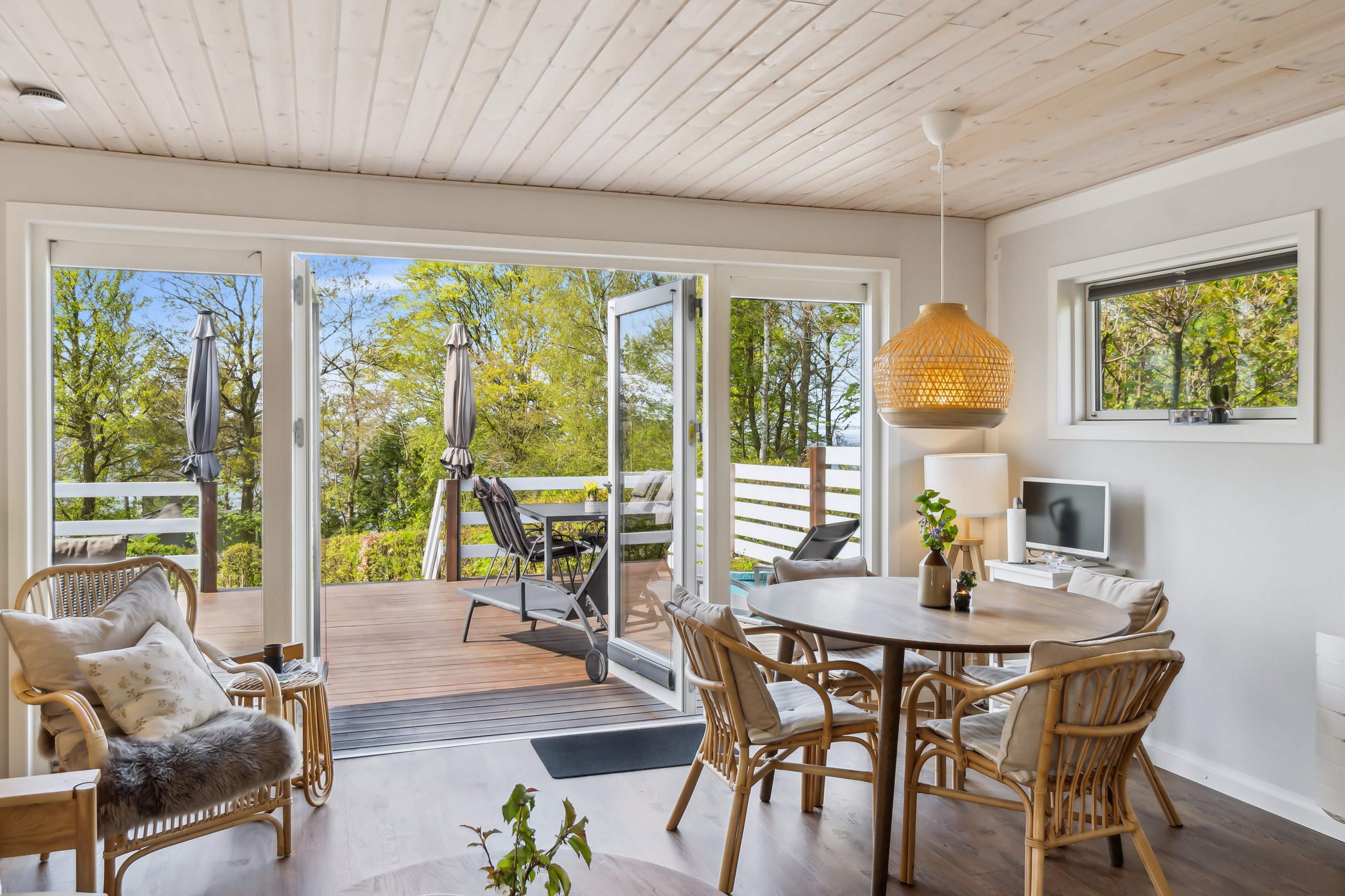 Fremhævet spisestue billede i fuldskærmstilstand. Billede af C.A. Nielsensvej 33, Ølsted Strandhuse, 3310 Ølsted