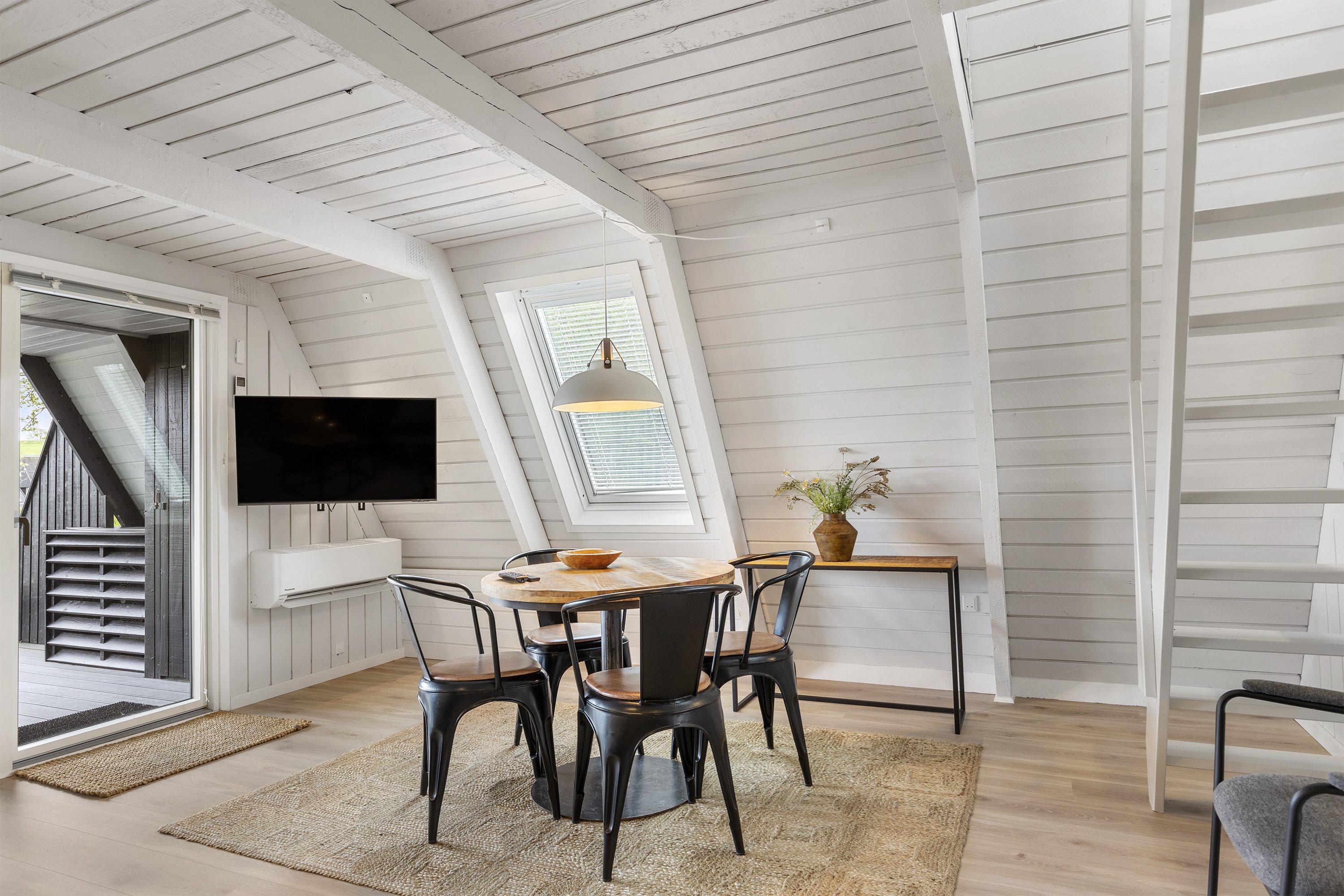 Fremhævet stue billede i fuldskærmstilstand. Billede af Golfsvinget 126, Gatten, 9640 Farsø