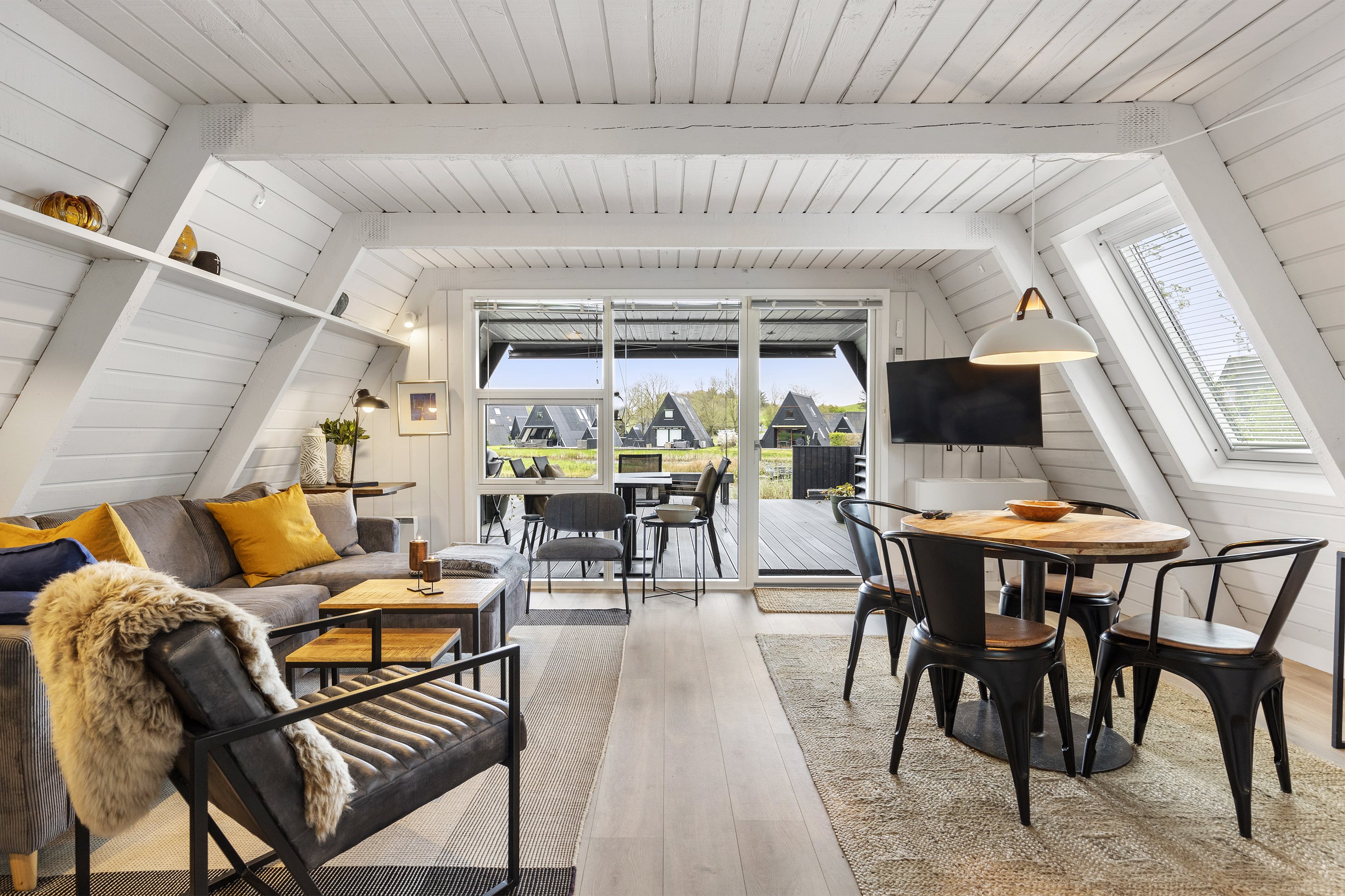 Fremhævet stue billede i fuldskærmstilstand. Billede af Golfsvinget 126, Gatten, 9640 Farsø