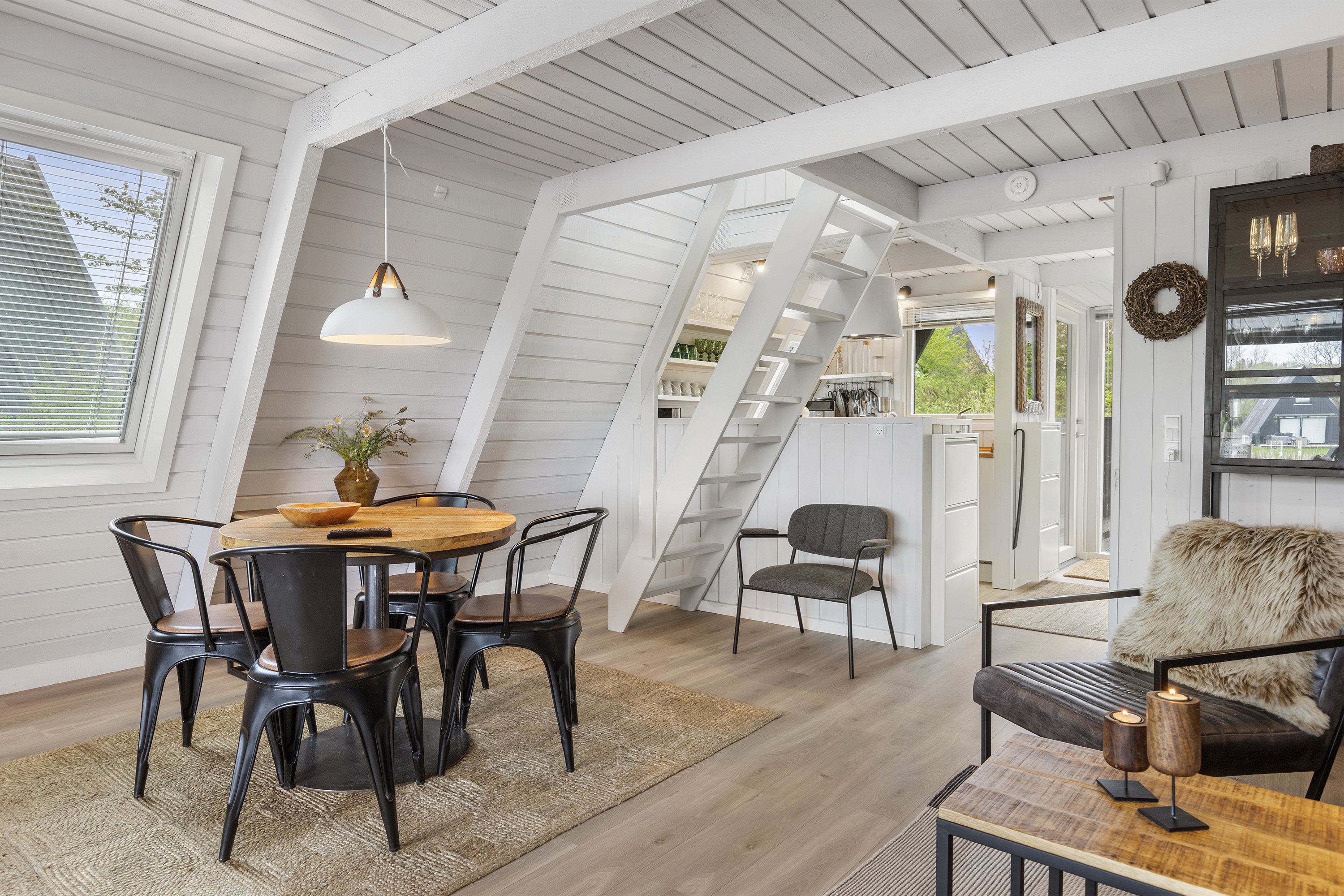 Fremhævet stue billede i fuldskærmstilstand. Billede af Golfsvinget 126, Gatten, 9640 Farsø