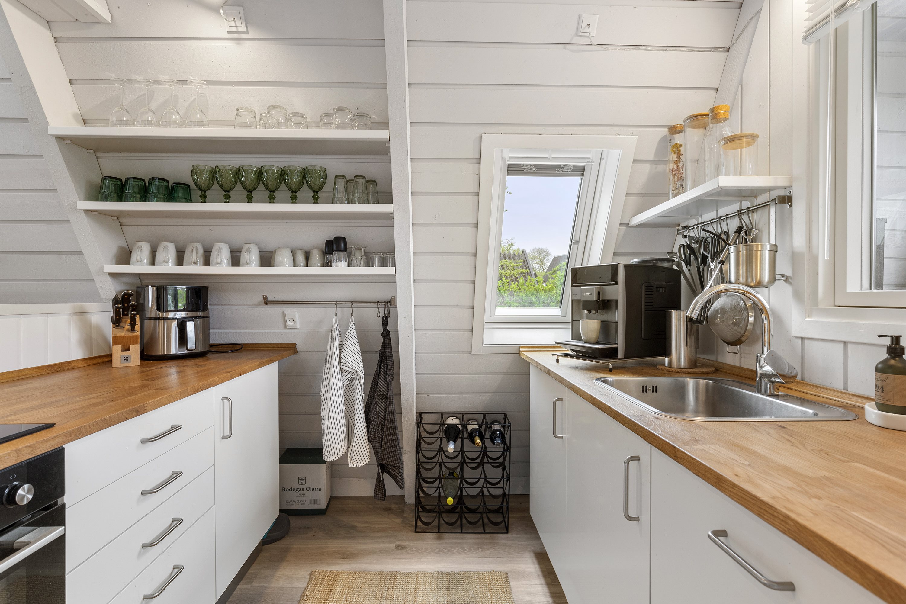 Fremhævet køkken billede i fuldskærmstilstand. Billede af Golfsvinget 126, Gatten, 9640 Farsø