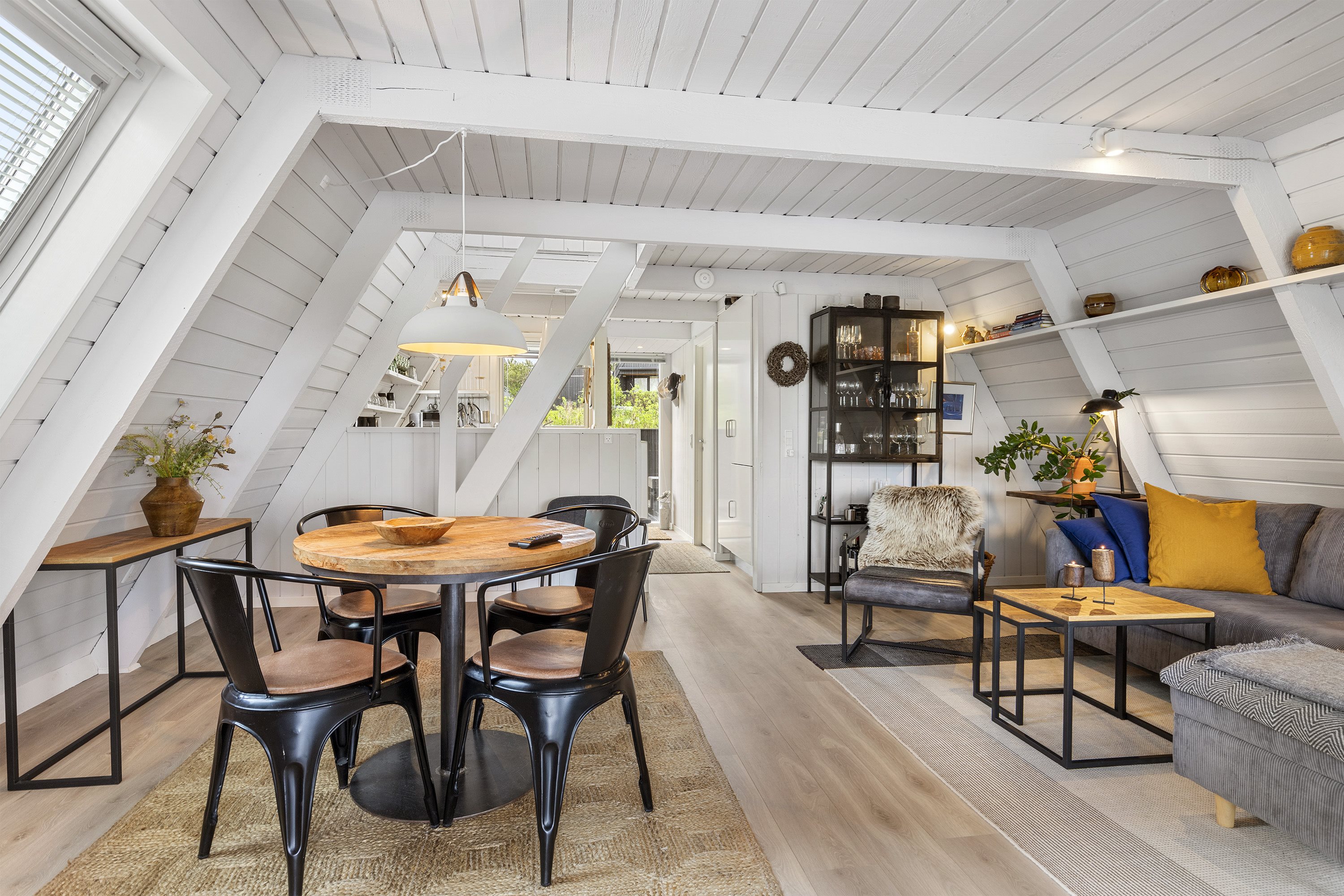 Fremhævet stue billede i fuldskærmstilstand. Billede af Golfsvinget 126, Gatten, 9640 Farsø