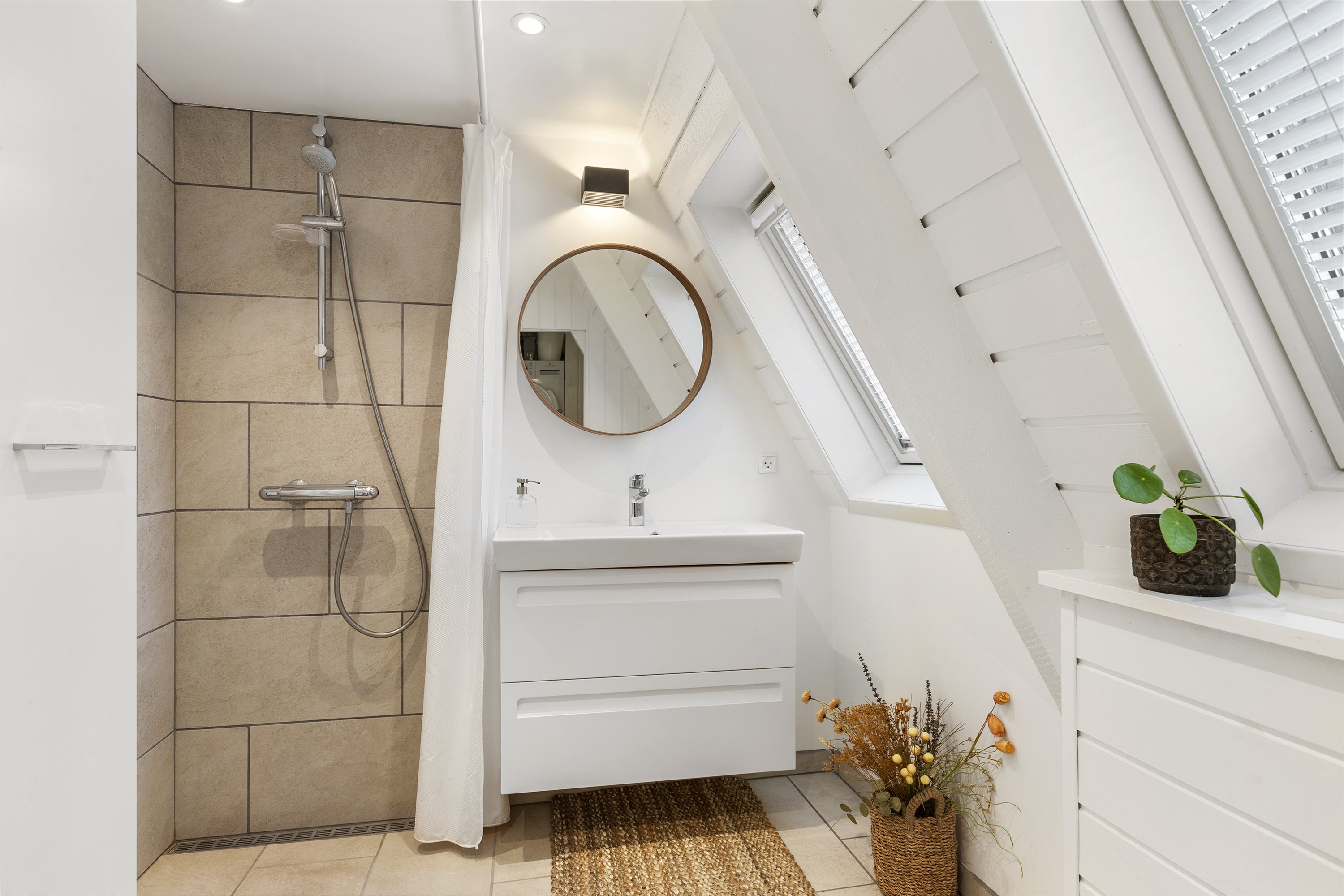 Fremhævet badeværelse billede i fuldskærmstilstand. Billede af Golfsvinget 126, Gatten, 9640 Farsø