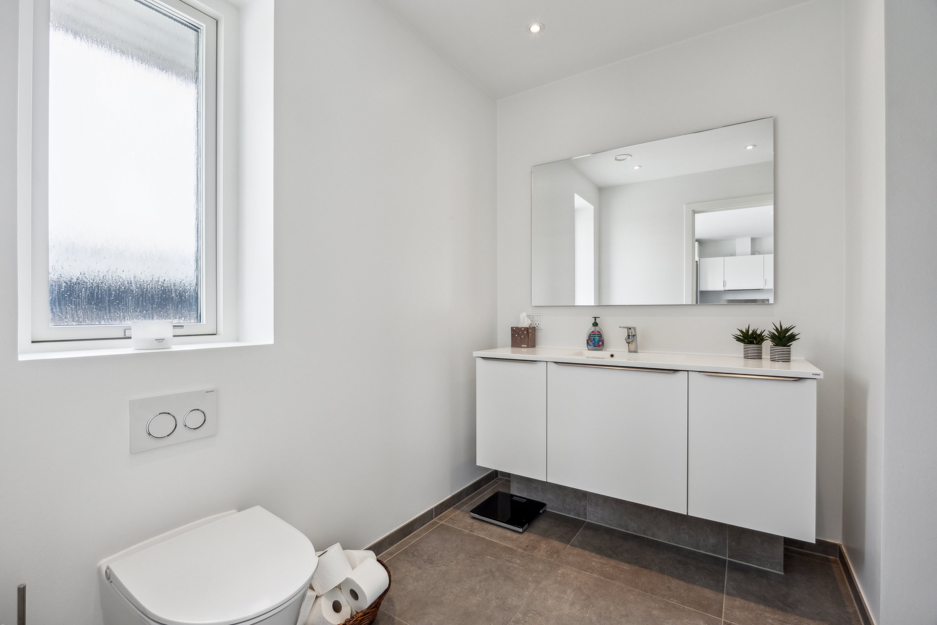 Fremhævet badeværelse billede i fuldskærmstilstand. Billede af Kildebrøndevej 34A, 2670 Greve