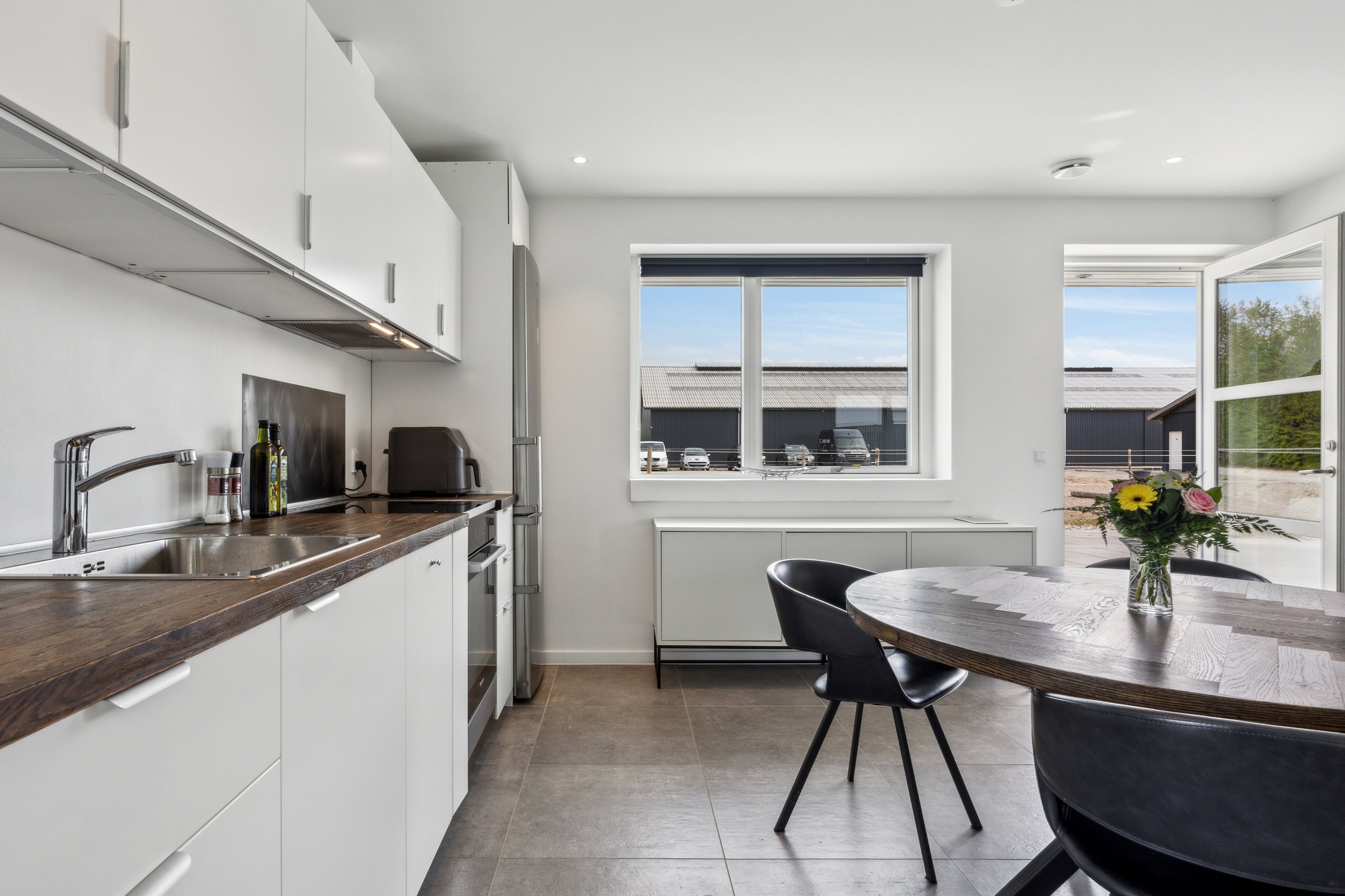 Fremhævet køkken billede i fuldskærmstilstand. Billede af Kildebrøndevej 34A, 2670 Greve