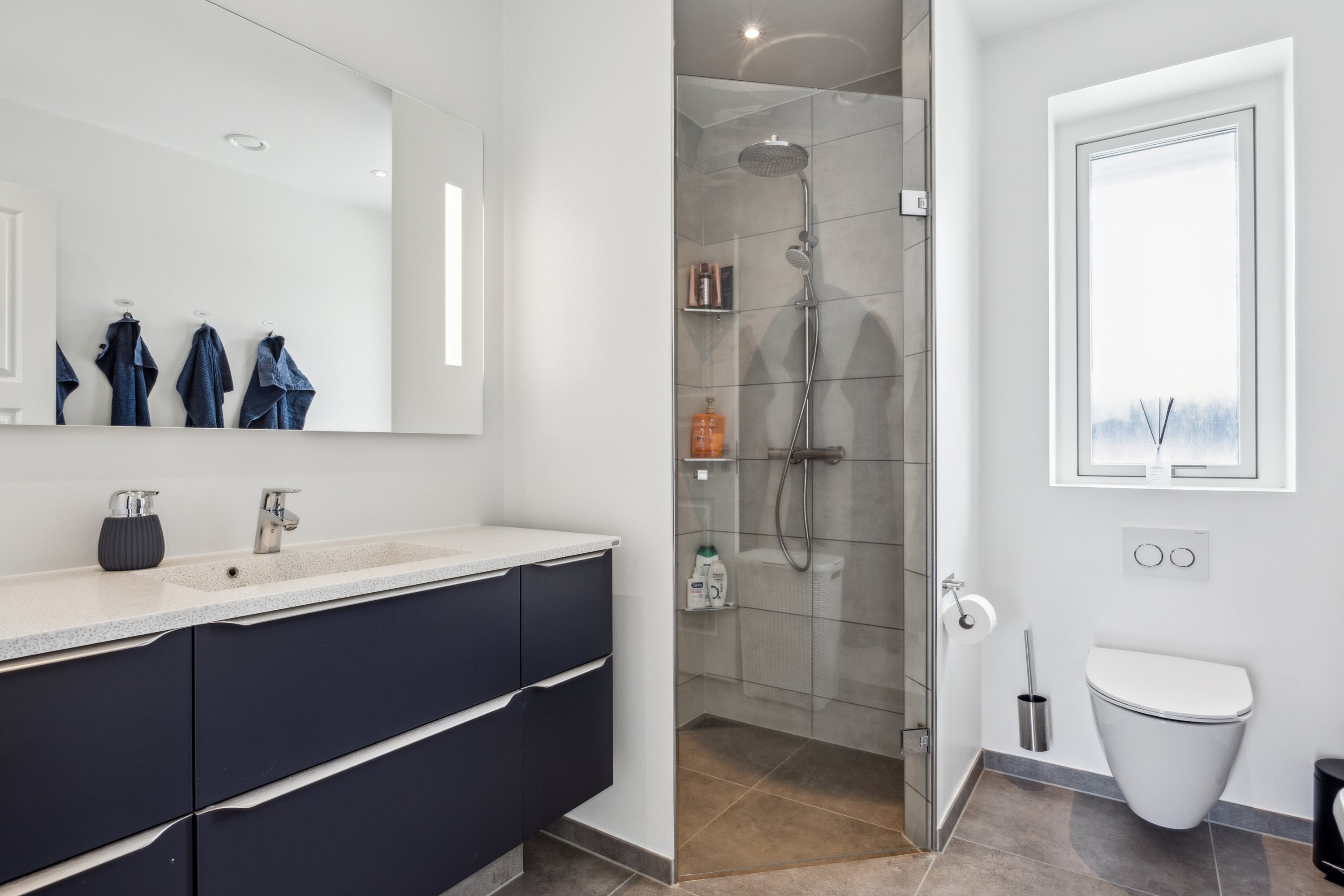 Fremhævet badeværelse billede i fuldskærmstilstand. Billede af Kildebrøndevej 34A, 2670 Greve