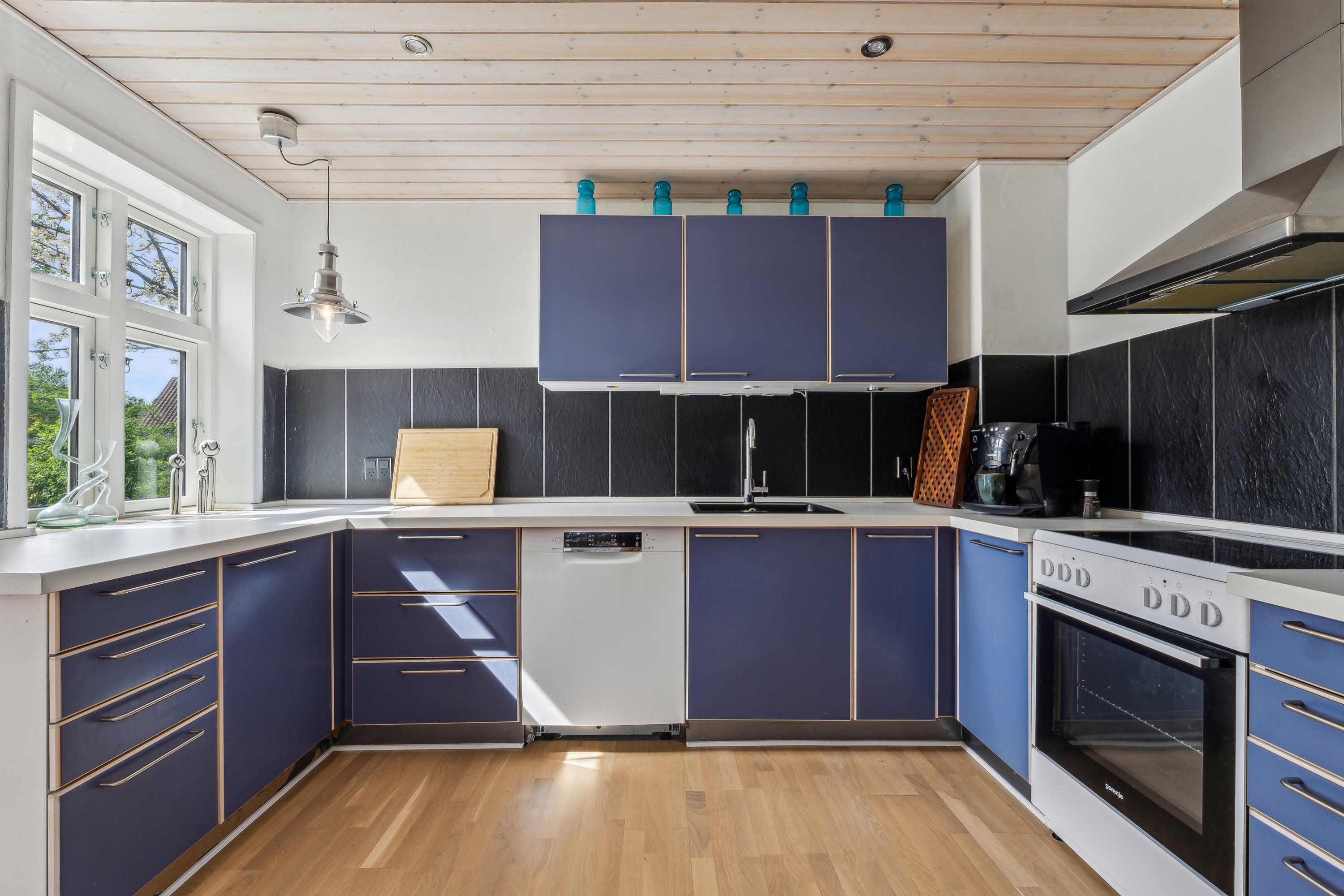 Fremhævet køkken billede i fuldskærmstilstand. Billede af Tom Knudsensvej 6, Lohals, 5953 Tranekær